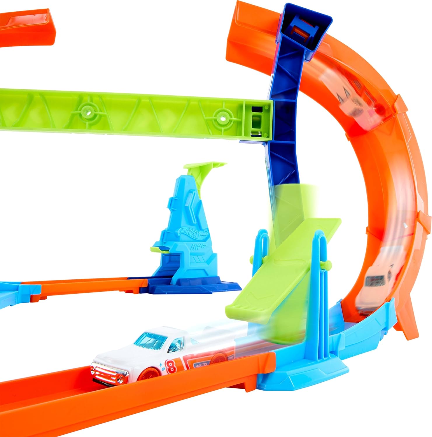 Hot Wheels Toy Car Track Set, Flip & Jump Through the Corkscrew Loop with a 1:64 Scale Toy Car, Speed Snap Track & Adapters, Compresses for Storage