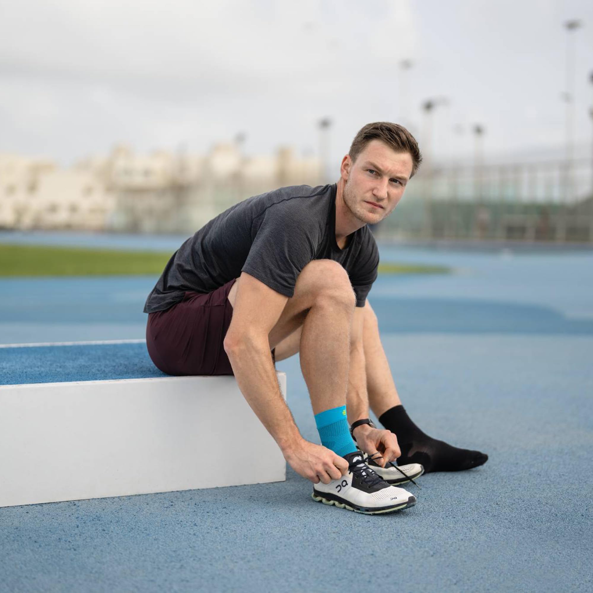 BAUERFEIND Sleeve für dein Sprunggelenk „Sports Compression Ankle Support“, 1 Unisex Sprunggelenkbandage mit Kompression, Knöchelschutz für Laufen, Fitness und Ballsportarten, Rechts & Links tragbar