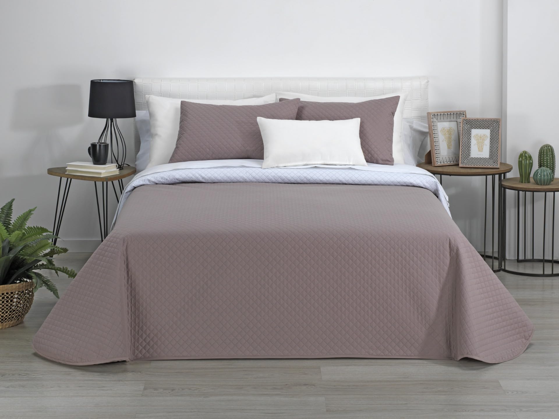 Couvre lit matelassé Estoralis AVA contre les variations de température de lit