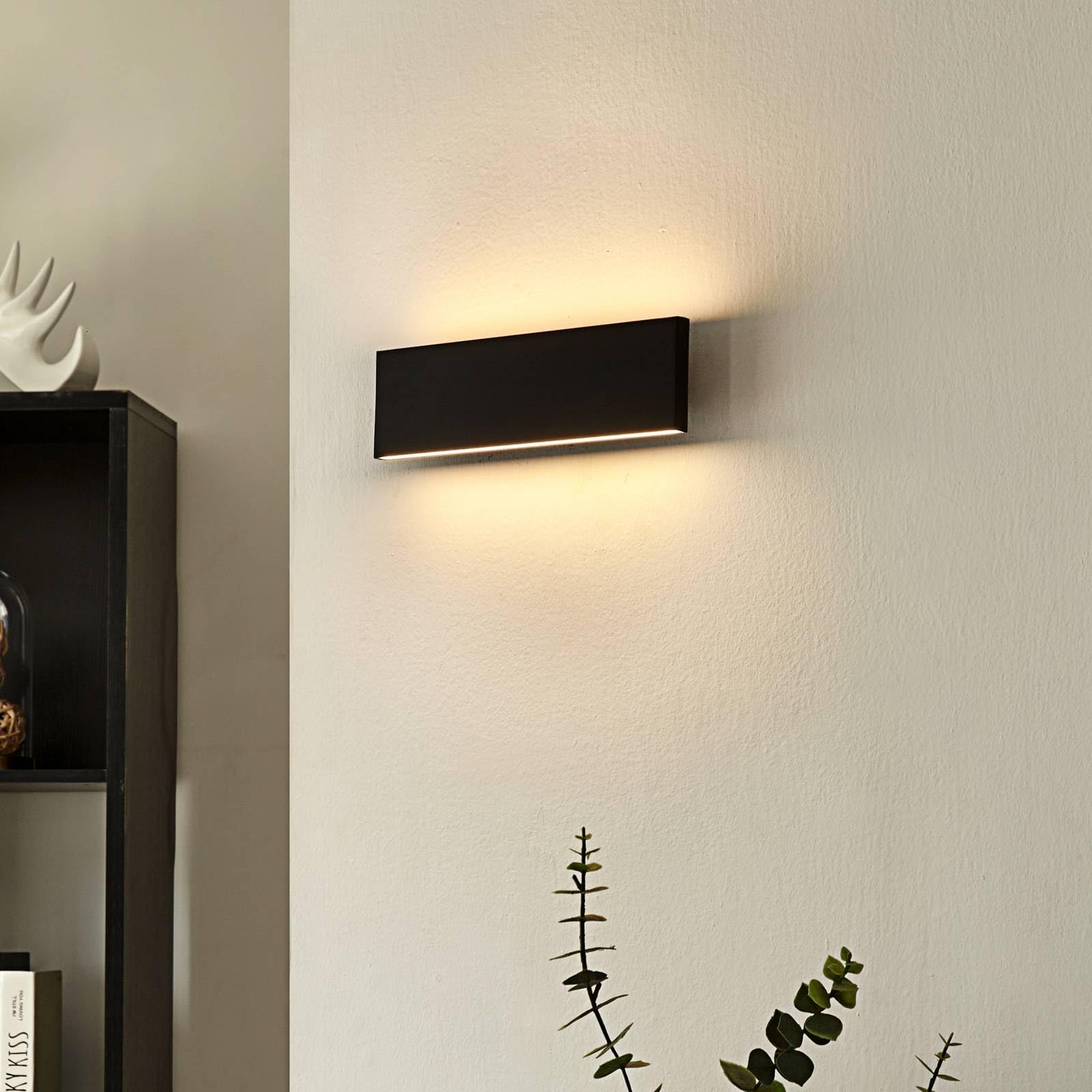 Lindby LED Wandleuchte, Wandlampe Innen Ignazia (Modern) in Schwarz aus Metall (2 flammig) - Wandstrahler Wandbeleuchtung Schlafzimmer/Wohnzimmer Wohnzimmerleuchte