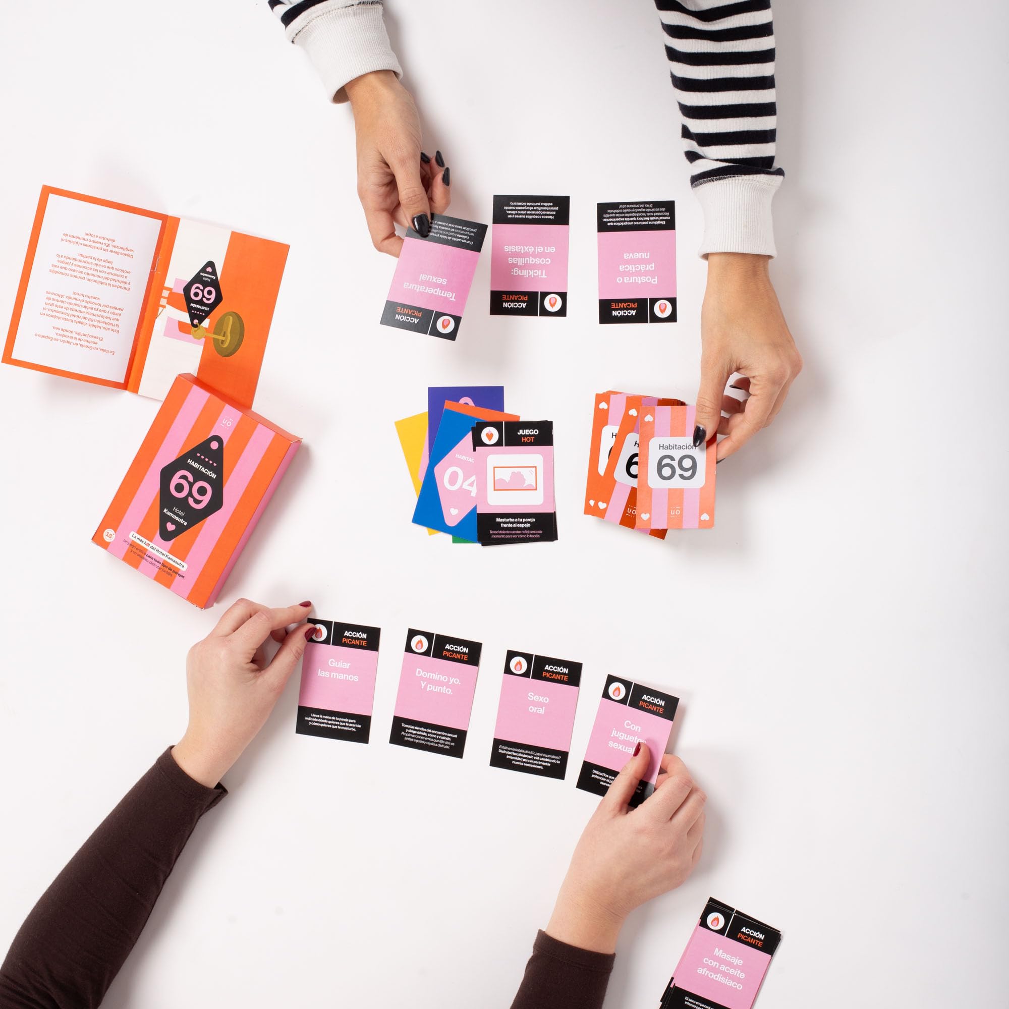 UO Juego de Cartas Habitación 69. Juego Cartas Erótico para Parejas. Divertido y Picante con 40 Retos. Regalo Ideal para Explorar y Disfrutar en la Intimidad