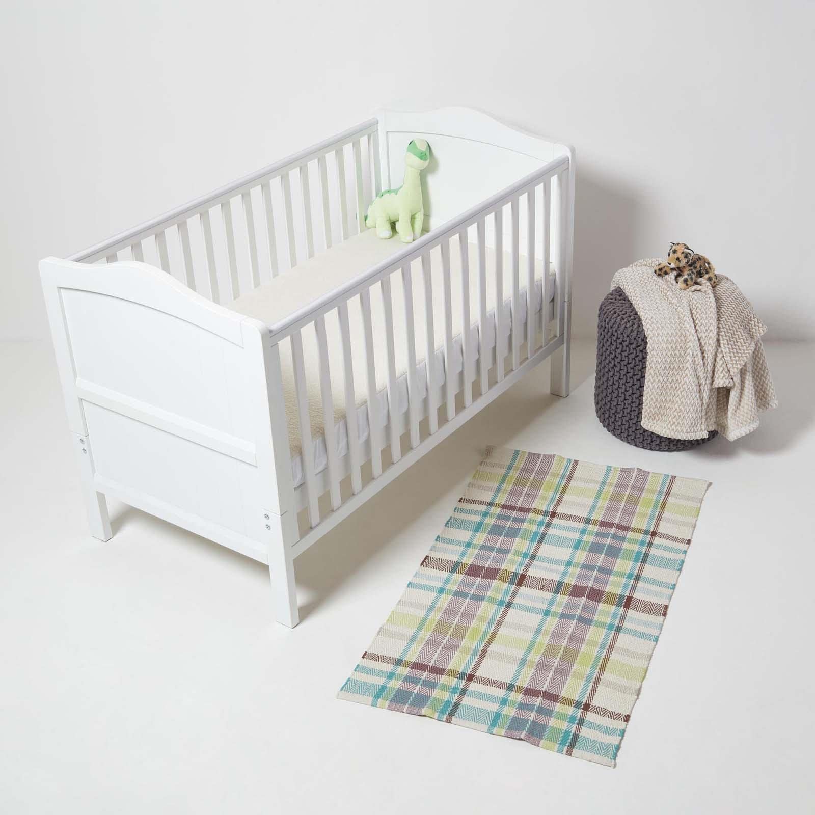 HOMESCAPES Protège Matelas Polaire pour lit bébé, Drap Housse 70x140 cm, Lot de 2