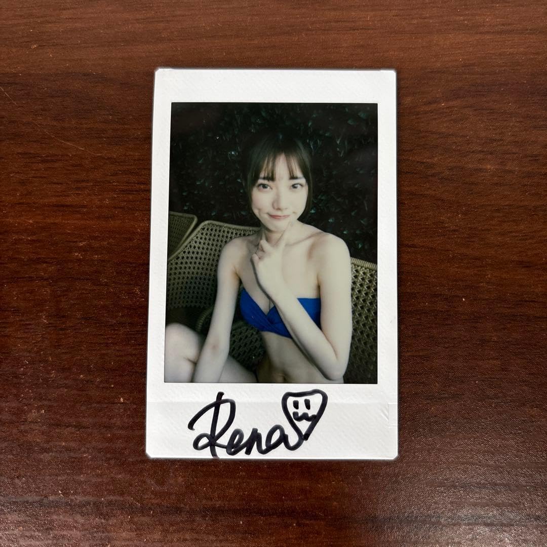 Amazon.co.jp: 宮下玲奈 写真集 無垢な季節 直筆サイン入りチェキ 青