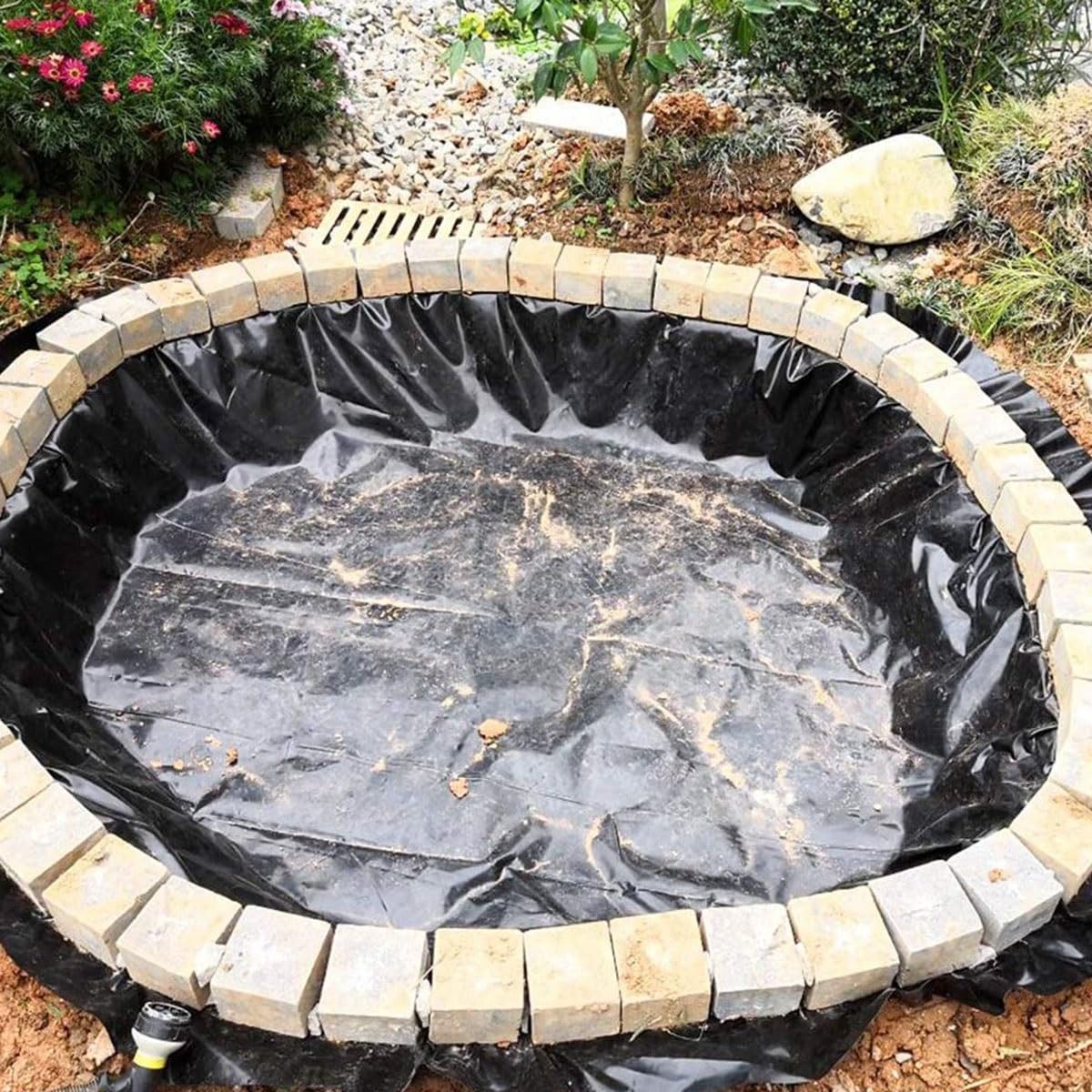 Revestimiento Flexible Negro para estanques - HDPE 2x2m, 3x5m, 4x6m - Membrana Impermeable para estanques de Peces y Fuentes de Agua, fácil de Cortar para Jardines, Fuentes y Arroyos.