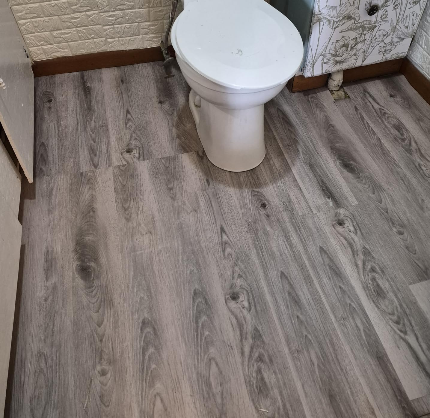 Dust Grey vinyl plank texture