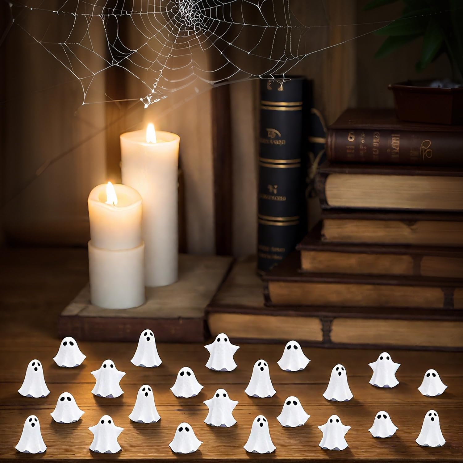 ミニ樹脂ゴースト 50個 小さな幽霊の置物 小さなハロウィンのミニチュア 不気味なティアードトレイ装飾、ホーム卓上棚センターピース、