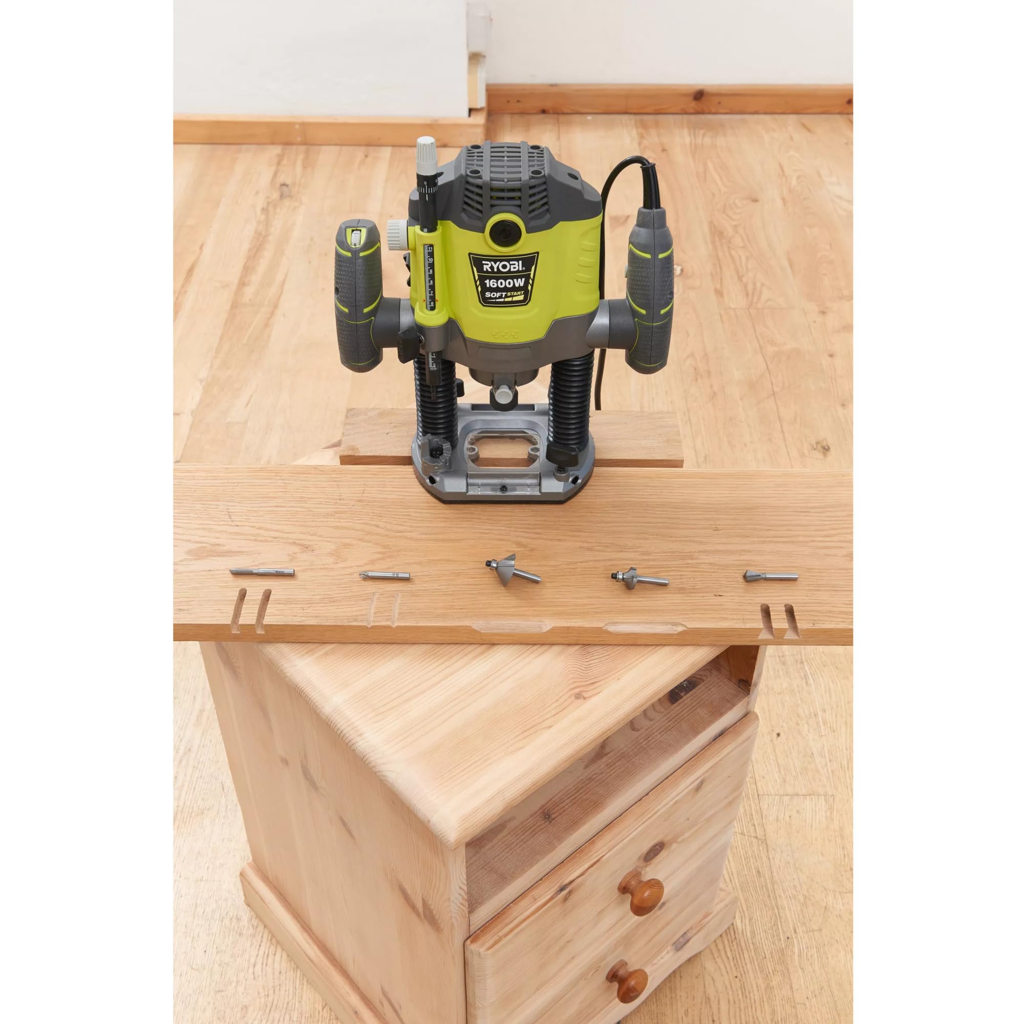 Défonceuse électrique RYOBI - 1600W - 254mm - RRT1600-K