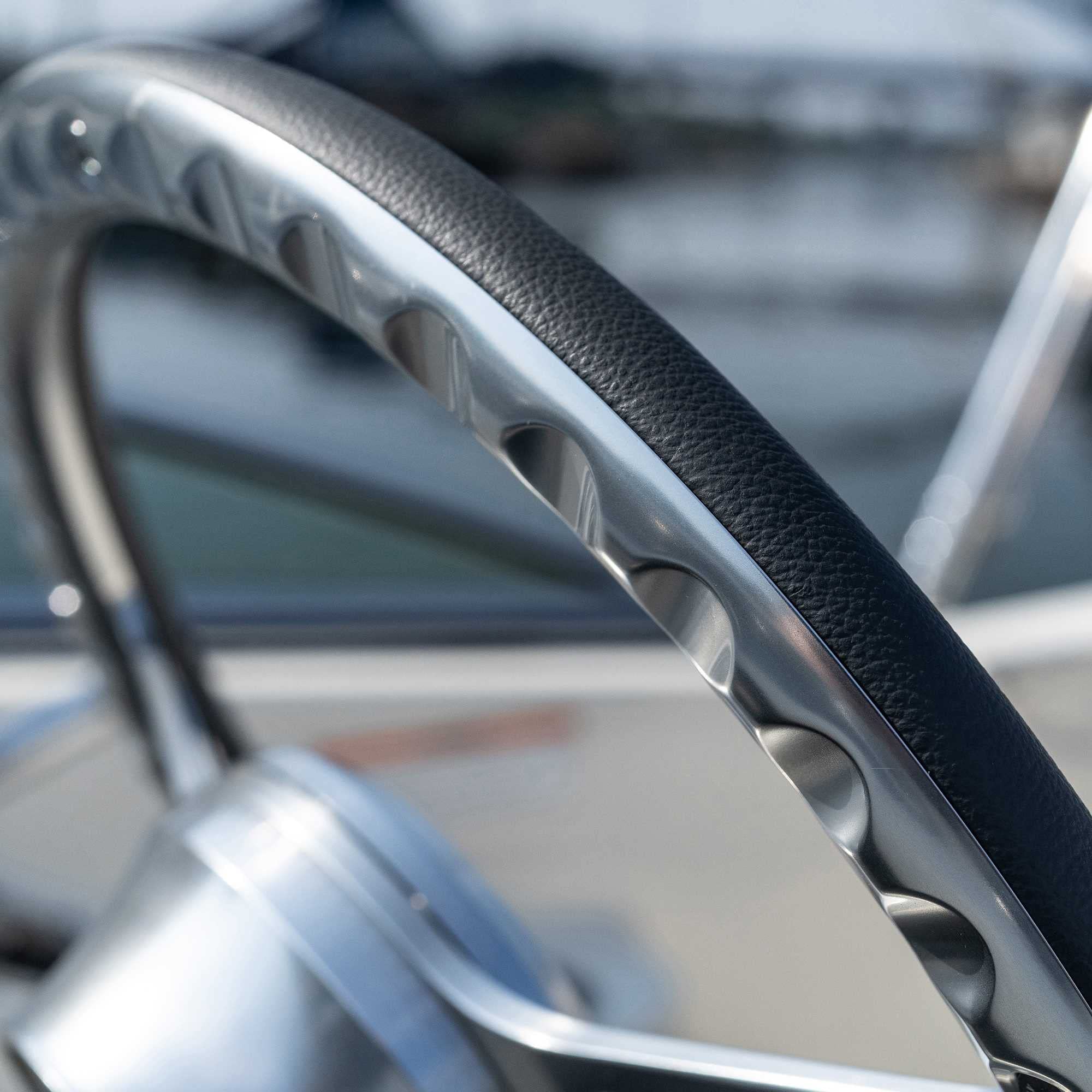 MÖWE MARINE PREMIUM AMALFI 5080 Bootslenkrad – Schwarz Mit Adapter Für Teleflex Und Ultraflex, CNC-gefräst Aus Einem Stück