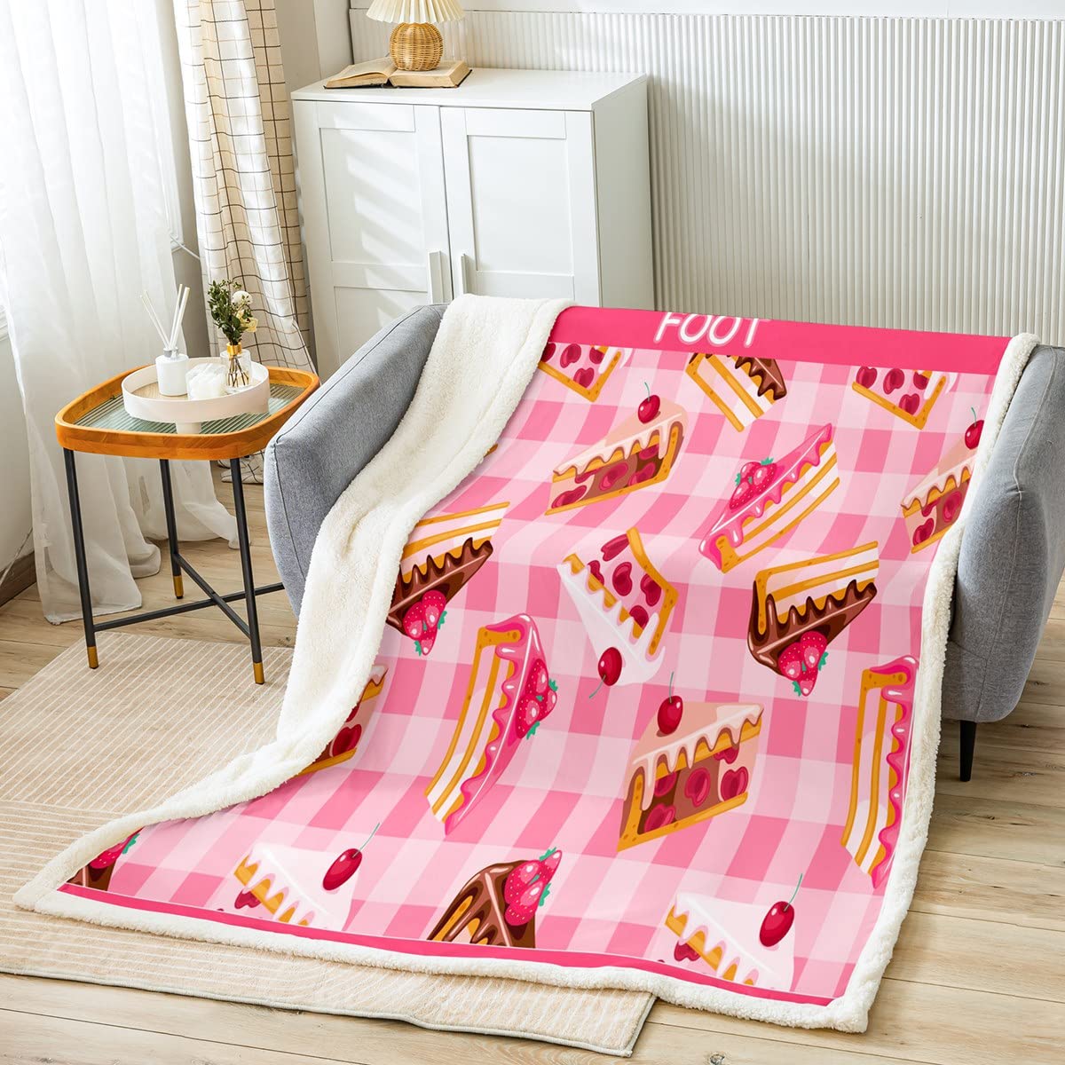 Pink Cake Plush Blanket Strawberry Cake Fleece Throw Blanket Sweet Dessert Sherpa Blanket for Kids Boys Girls Chocolate Cake Fuzzy Blanket Queen 90x90 Inch