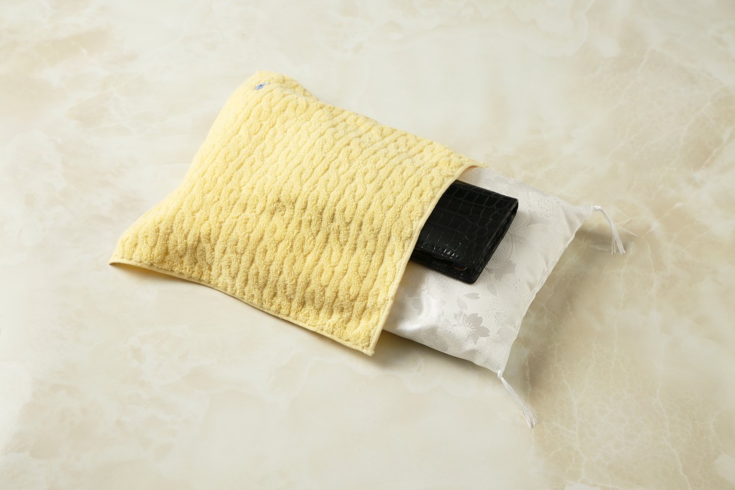 お財布布団 I bought a luxury futon for my wallet and tried sleeping on it lol