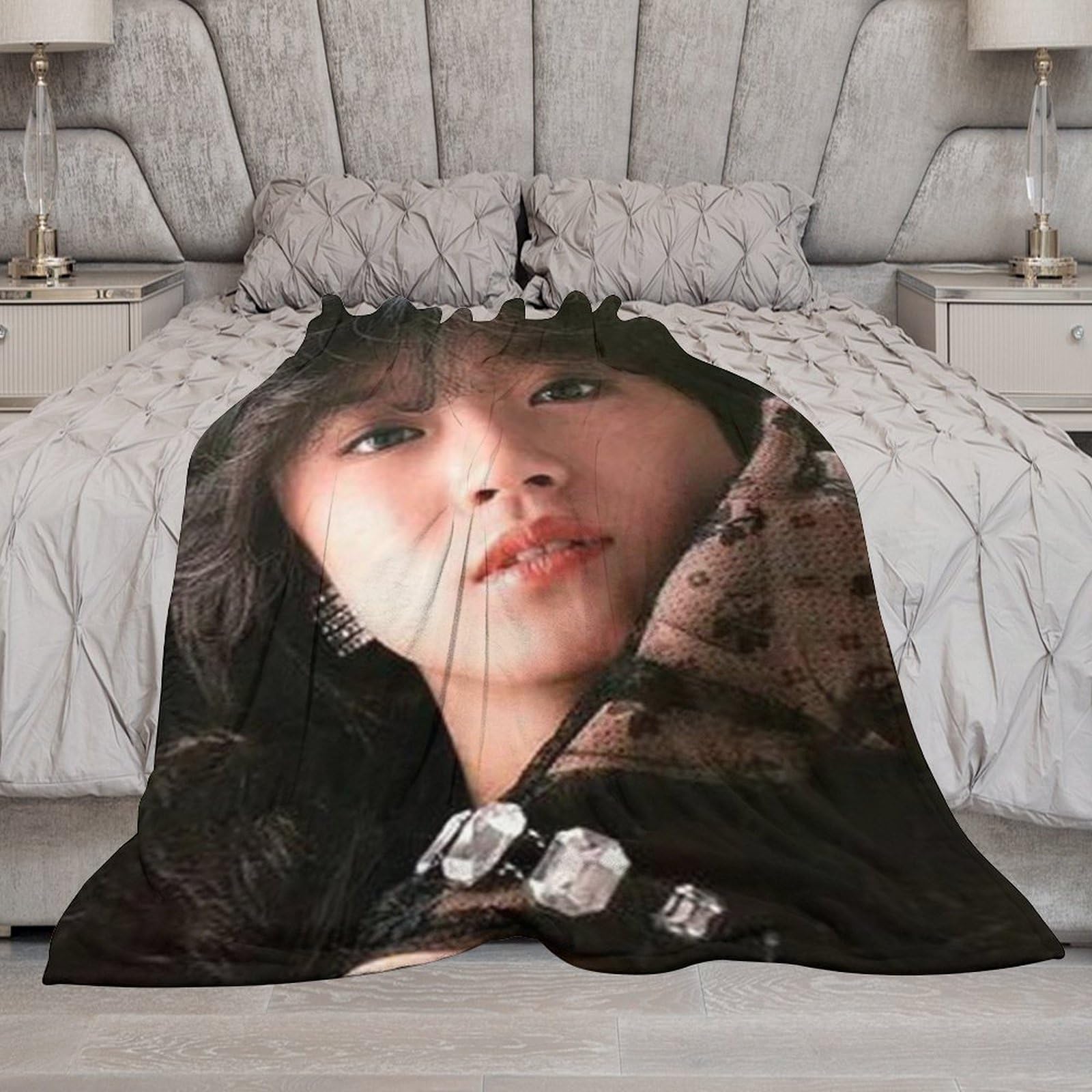 cc 毛布　ブランケット　非売品　ノベルティ Amazon｜大判 毛布 中森明菜 (18) フランネル ブランケット 両面