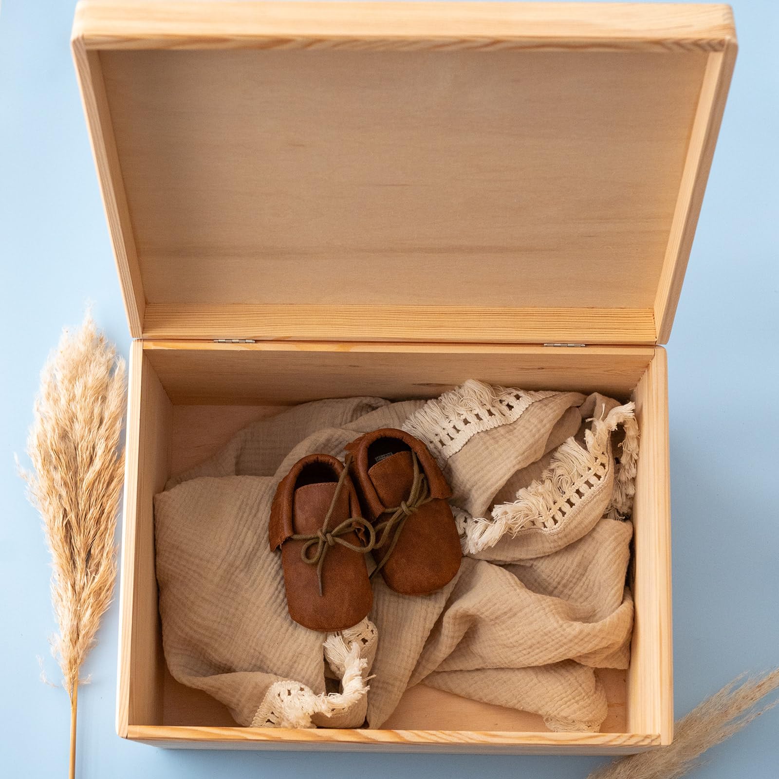 Bärenfreunde - Personalisierte Erinnerungsbox Baby mit Spezial-Druck - Individuelle Baby Erinnerungsbox - Erinnerungskiste aus Holz - Geschenk zur Geburt (M | Klappdeckel,Waldtiere Wolkenwald)
