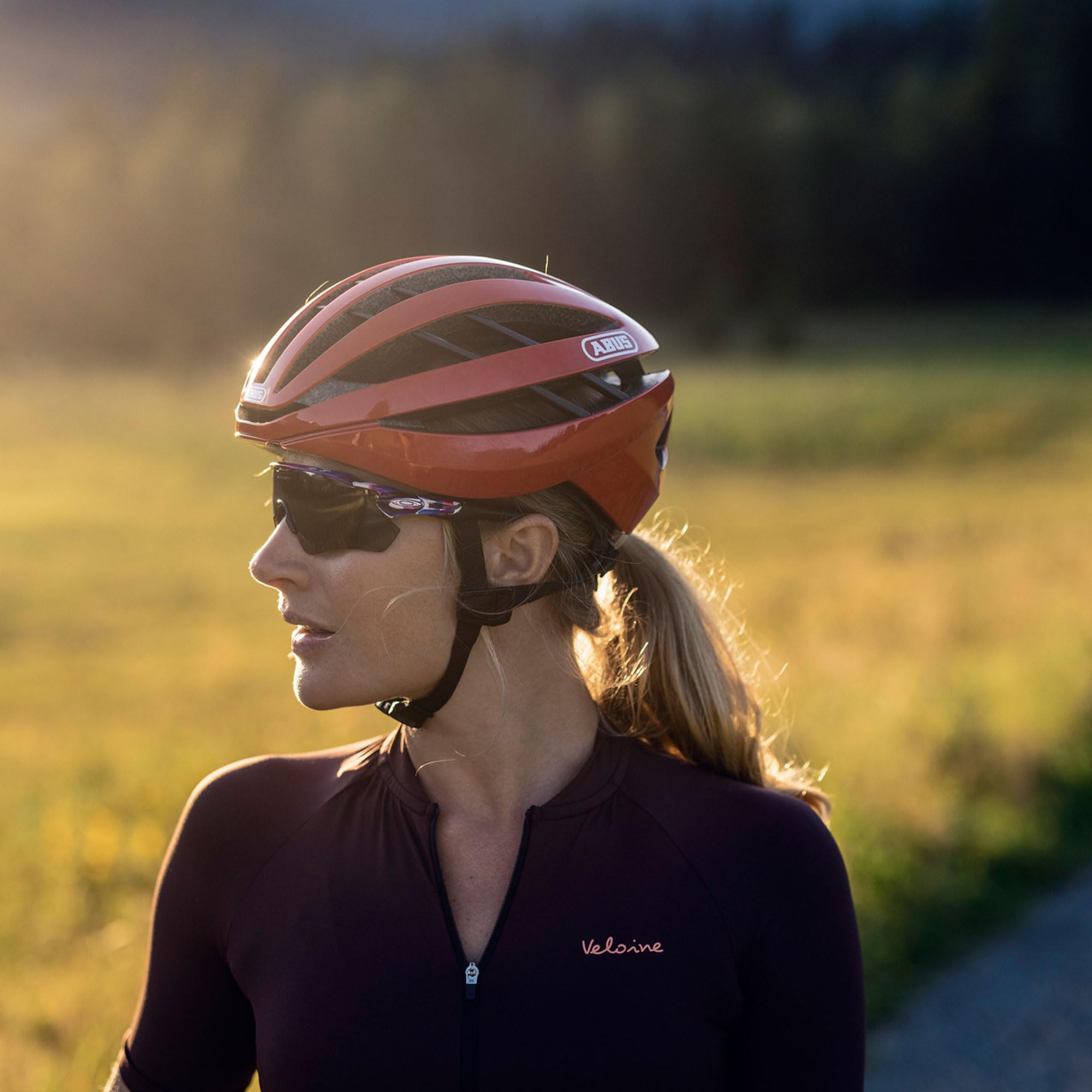 ABUS Casco Aventor per bici da strada - casco per ciclismo professionale - buone proprietà di ventilazione - per uomo e donna