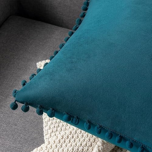 Miniatura 2 de Fundas de almohada 22x22 Azul Verde Paquete de 2 fundas de almohada decorativas cuadradas de terciopelo suave con pompones para decoración del hogar