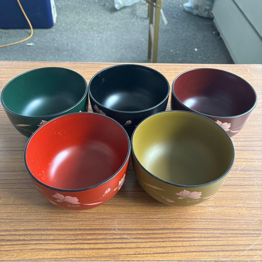 桂由美　花柄の黒と赤の汁椀5個セット Amazon | 桂由美 漆器 椀 5客セット 花柄 | ノーブランド品 | 仏膳・仏椀
