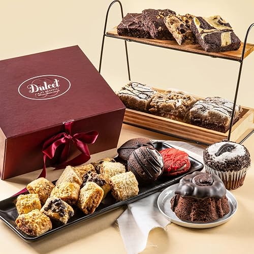 Dulcet Gift Baskets Caja de fiesta con variedad de Rugelah, brownies, galletas y golosinas de panadería para regalo de vacaciones, fiesta de