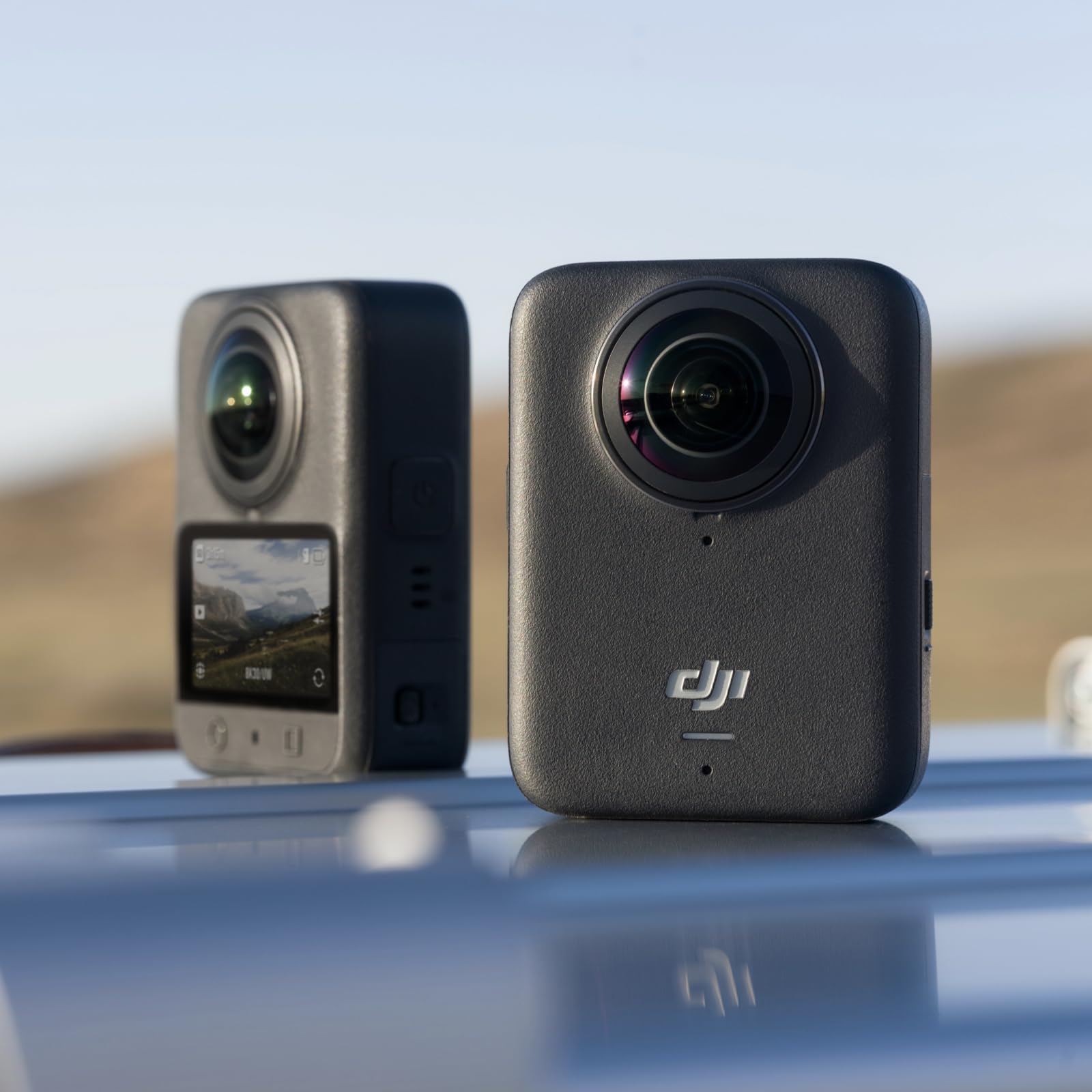 DJI Osmo 360 Combo Adventure con accessori, fotocamera 360 con immagini a 360° da 1 pollice, 3 batterie, video a 360° nativi in 8K, per sport, vlog (Osmo 360 Adventure Combo)