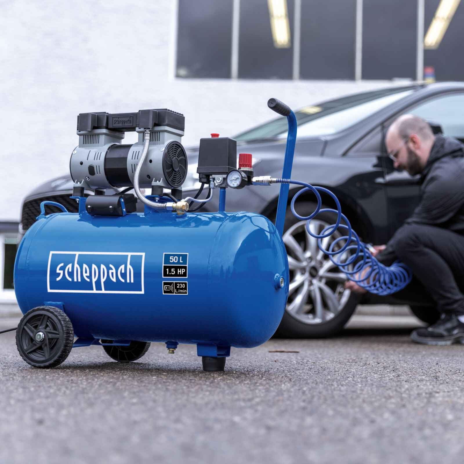 Scheppach Compresseur à double cylindre Super Silent HC52Si - 1100W - 50L | 8 bar - 230 V~ / 50 Hz - puissance d'aspiration 230 l/min - sans huile