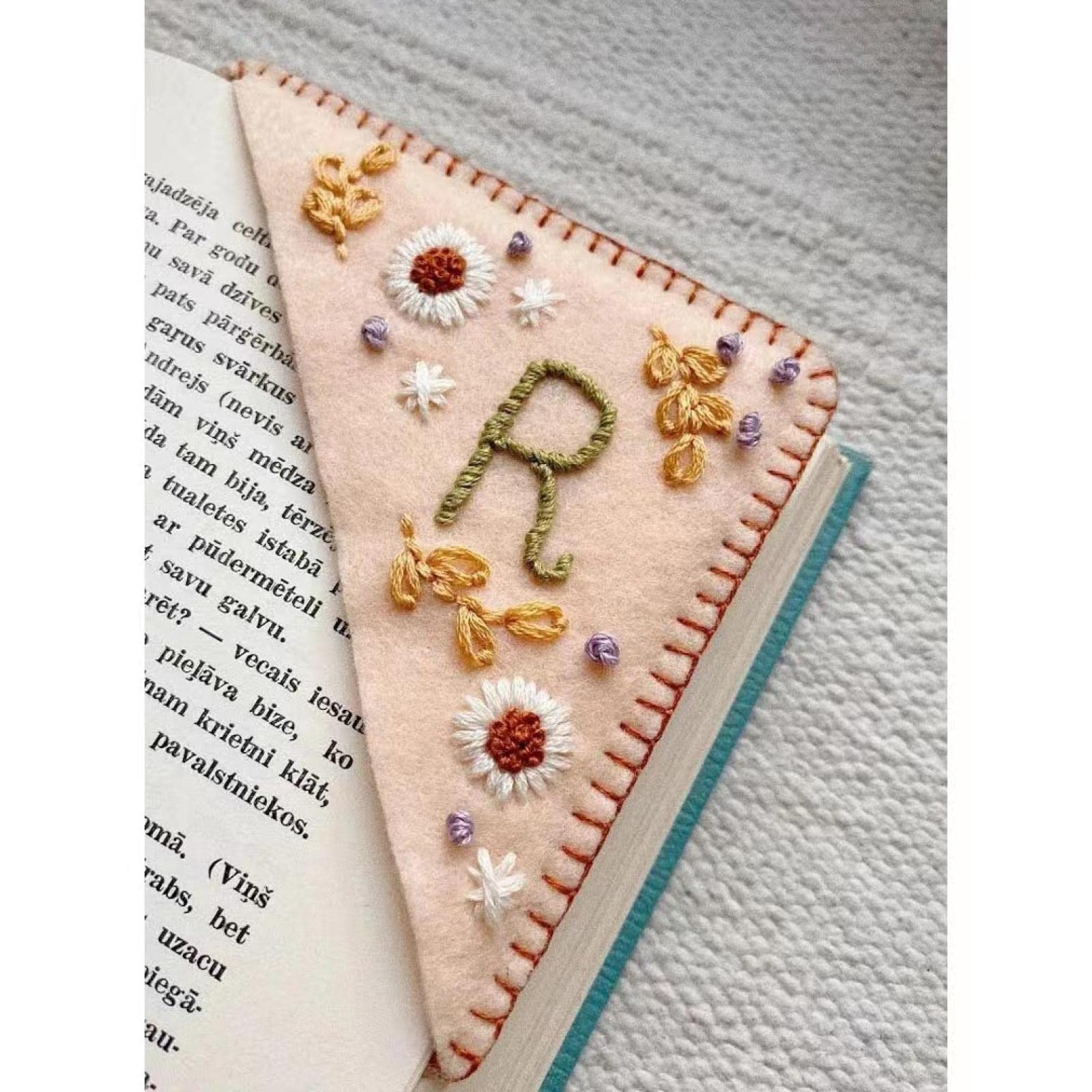Amazon.co.jp: 手作り刺繍しおり、読書愛好家のためのフェルト三角形