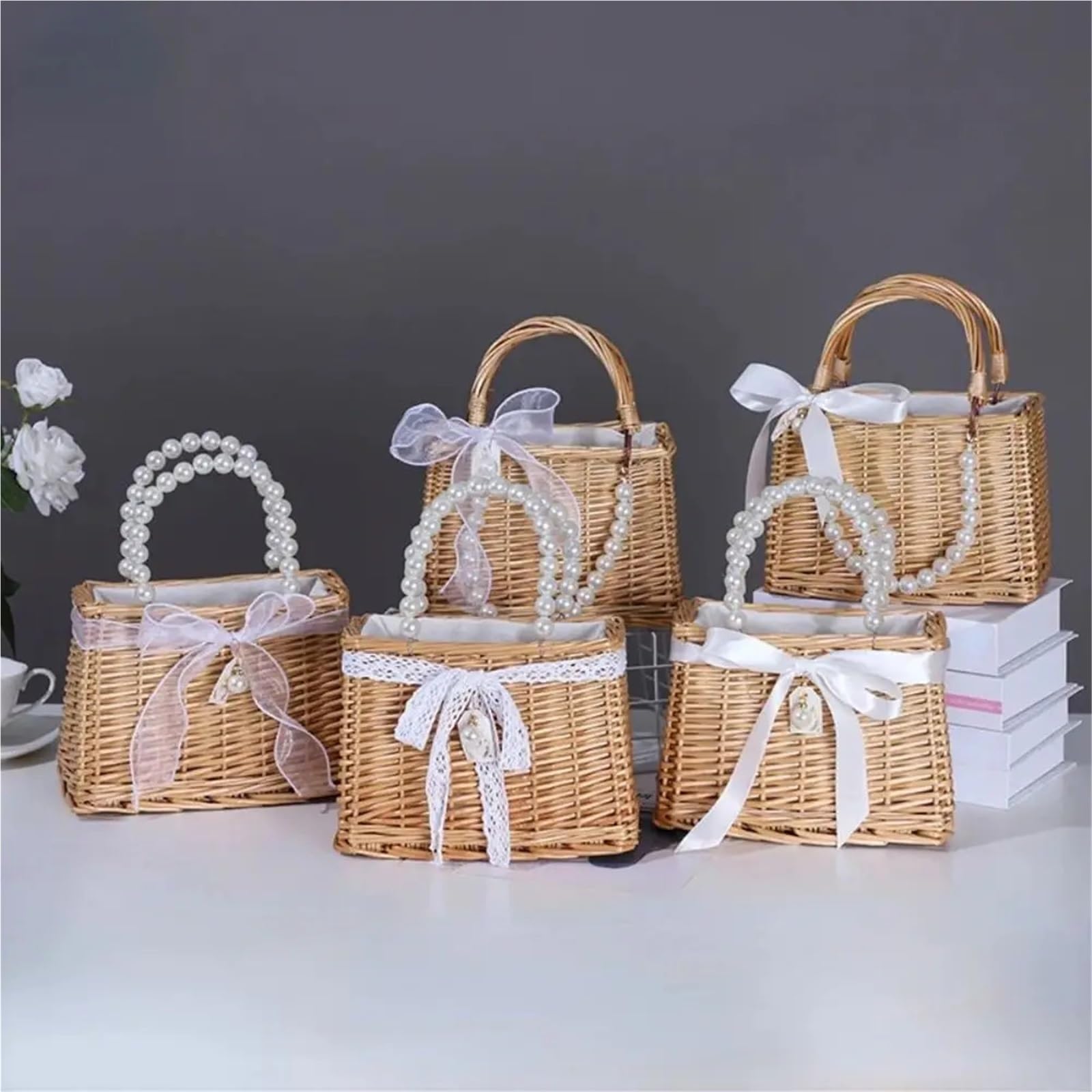 Bolsos de mano de paja con mango de perlas de verano