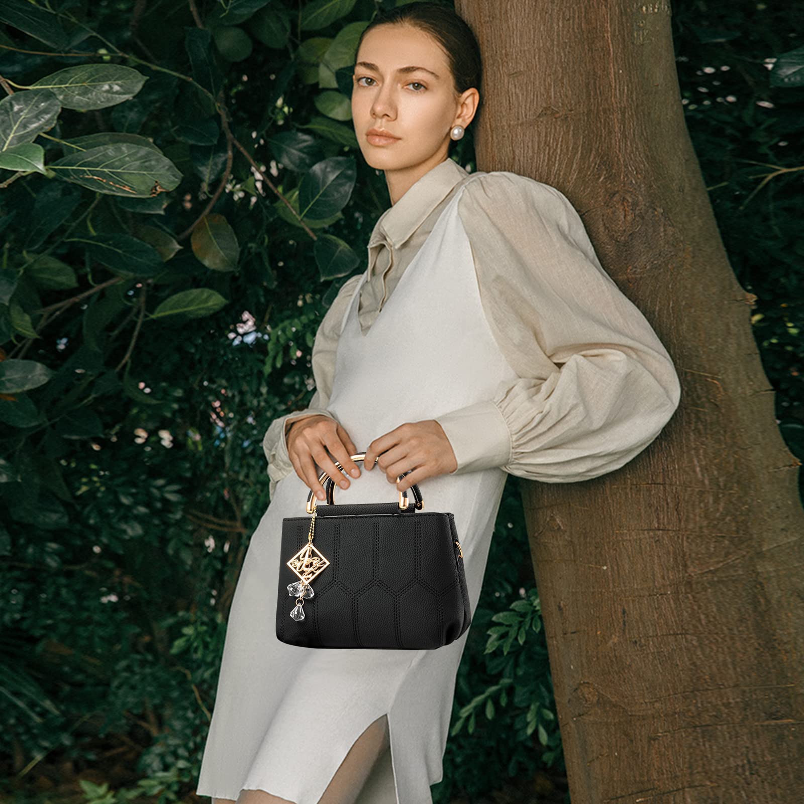 NICOLE & DORIS Handtasche Damen Klein Schultertaschen PU Leder Frauen Umhängetasche Henkeltasche Mini Tasche Damen Kuriertaschen Crossbody Tragentasche mit Anhänger Schwarz