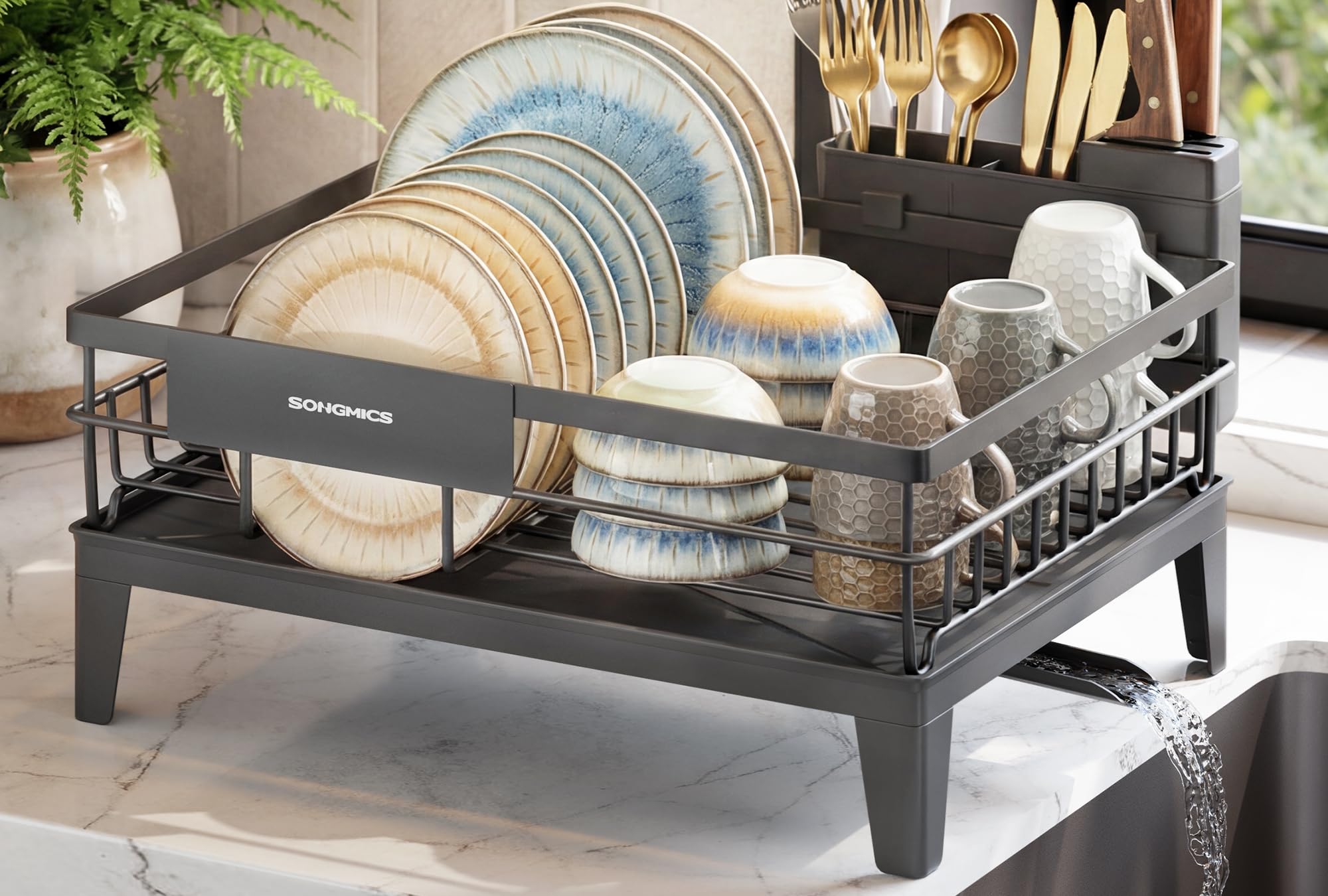 SONGMICS Abtropfgestell Geschirr, Geschirr-Abtropfständer, 360° drehbarer und ausziehbarer Ablauf, Abtropfschale, Besteckhalter, Küche, 31 x 42 x 18,5 cm, anthrazitgrau KCS550GT01