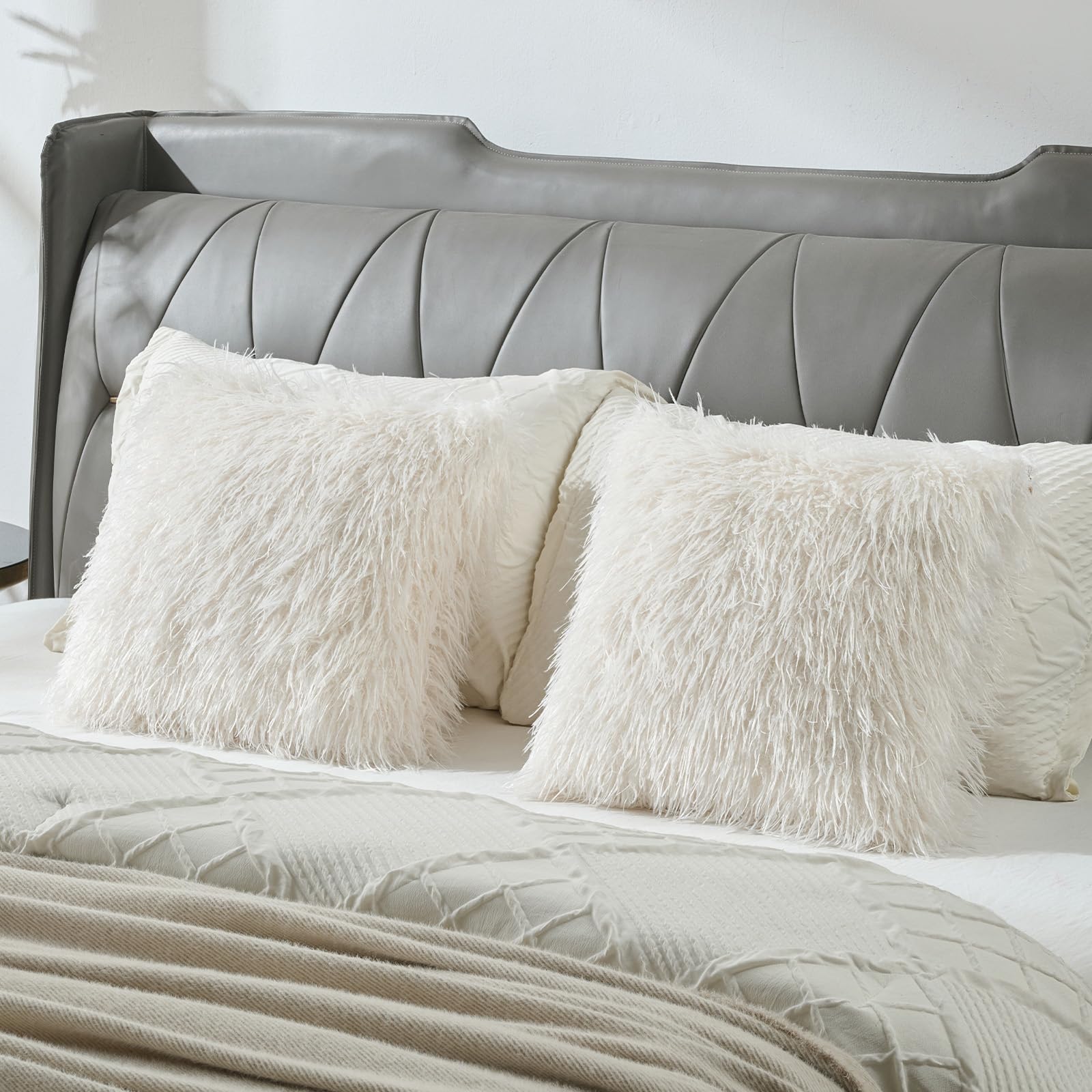 FUTEI Housses de Coussin 45x45 cm en Fausse Fourrure, Lot de 2, Blanc crème