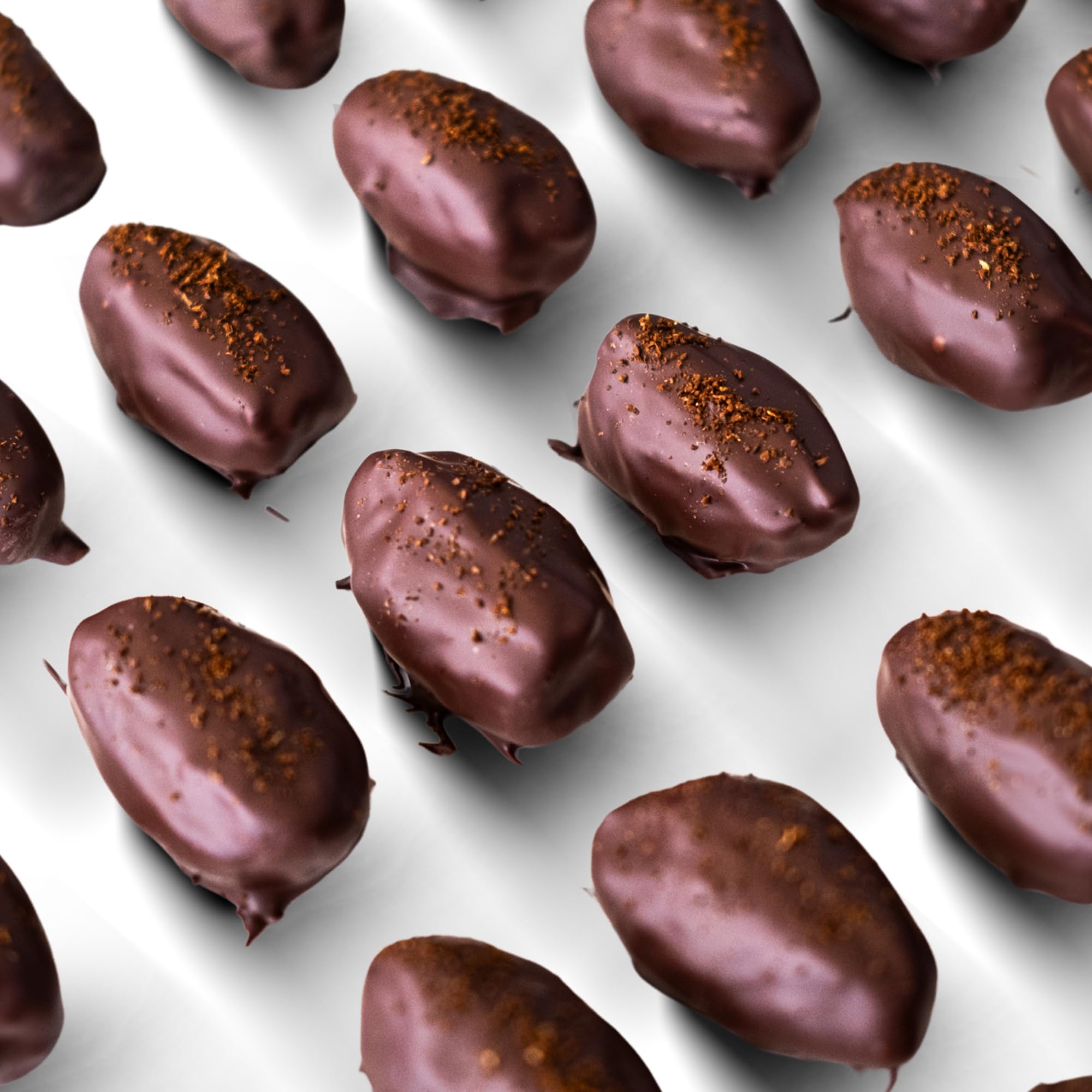 Kaicao Dátiles Medjool - Rellenos de Pistacho y Cardamomo, Cubierto con Chocolate 100% Cacao Origen Oko, República Dominicana - Sin Azúcar Añadida - Snack Saludable - Dátil - Pack de 8 Dátiles