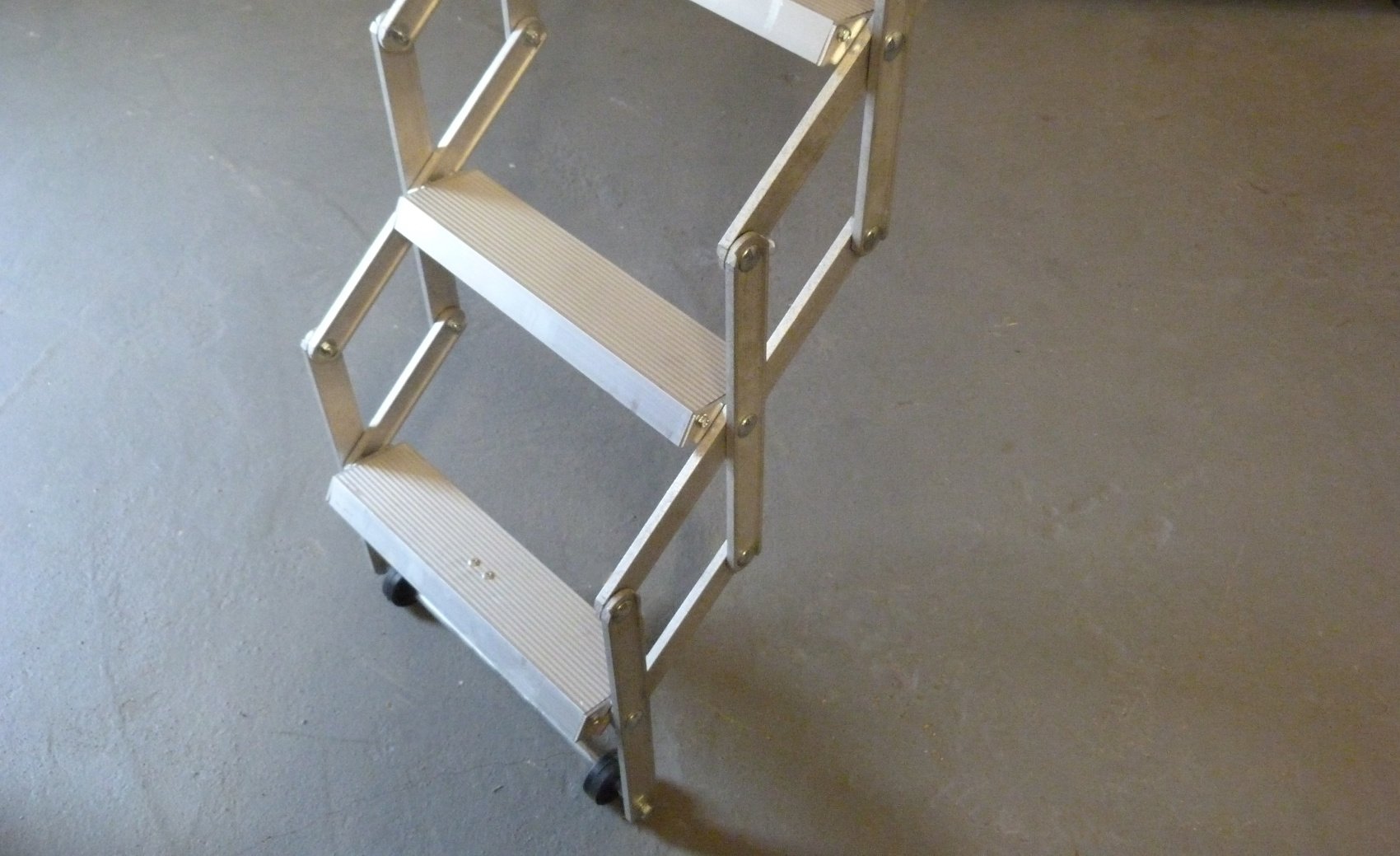 Dolle Alufix Vertical Concertina Aluminium Loft Ladder (10 Tread) with