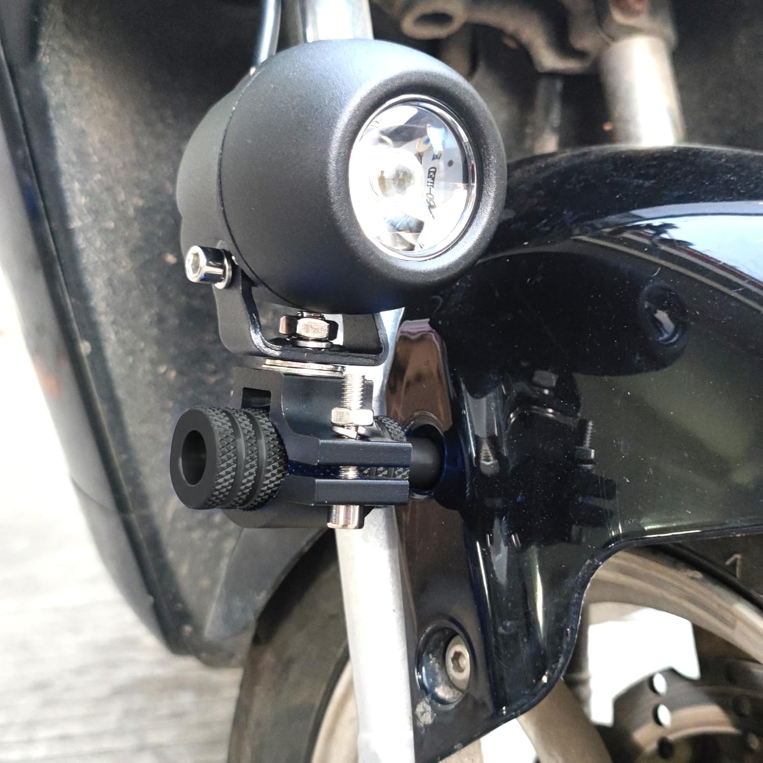 Uchwyt do reflektorów motocyklowych, uchwyt na reflektory, uchwyt na błotnik motocykla, uchwyt do reflektorów motocyklowych, do otworu M8/M6