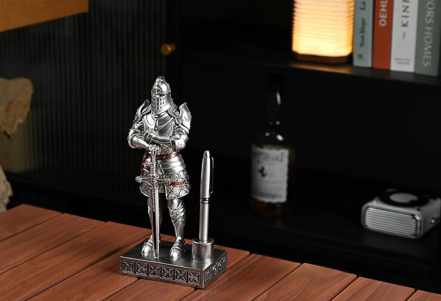Knight Pen Stand Decoration Resin Pen Holder Art Craft Paperweight for Desktop Organizer Festival Gifts for Boyfriend Husband Dad Son(Silver)
