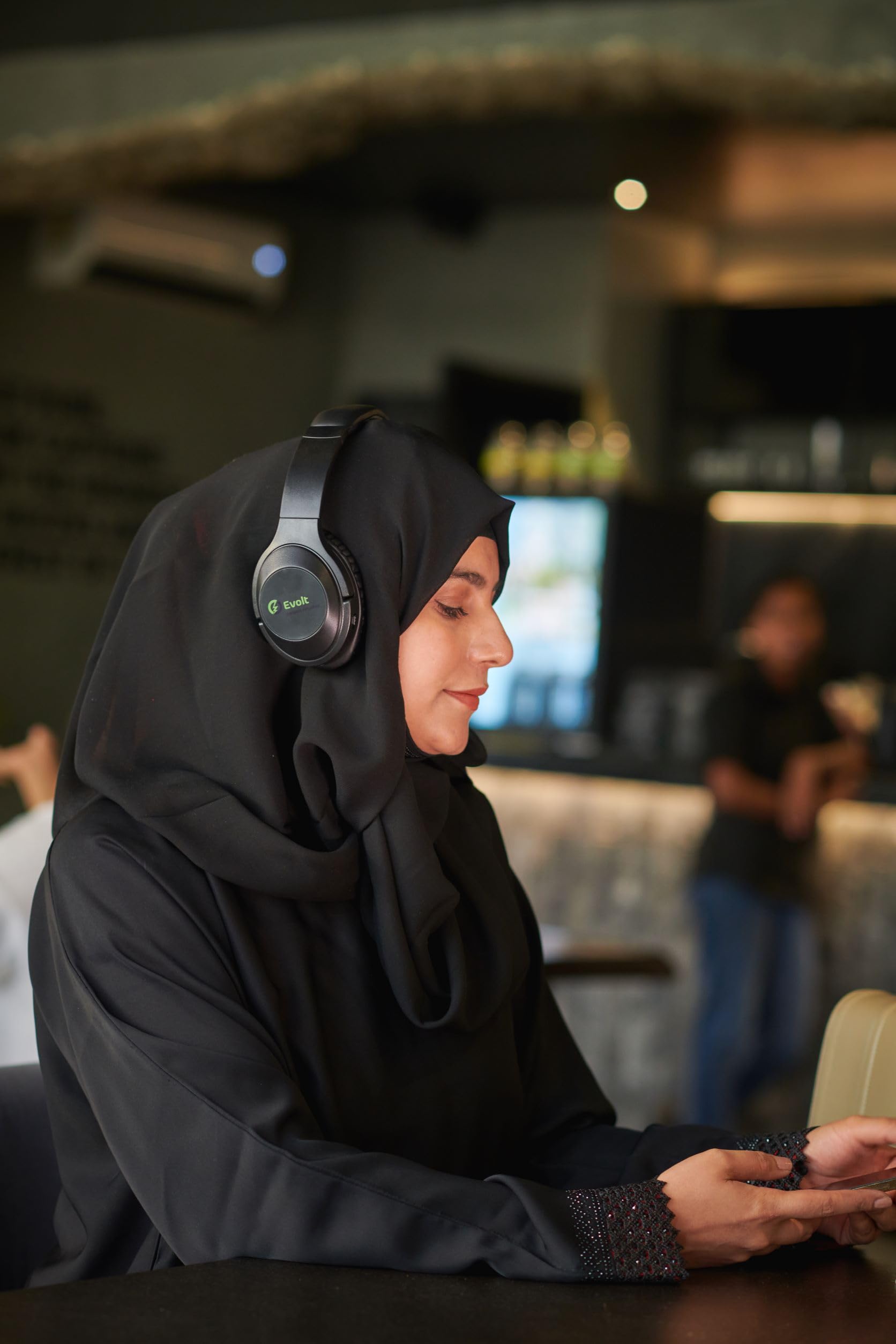 Evolt Gadgets Simplified BH-100 Over-ear Wireless Headphones with AUX-In, Comfortable soft-paded finish, features 40mm speaker drivers, Multi-foldable design, upto 15 hours of music time, Black