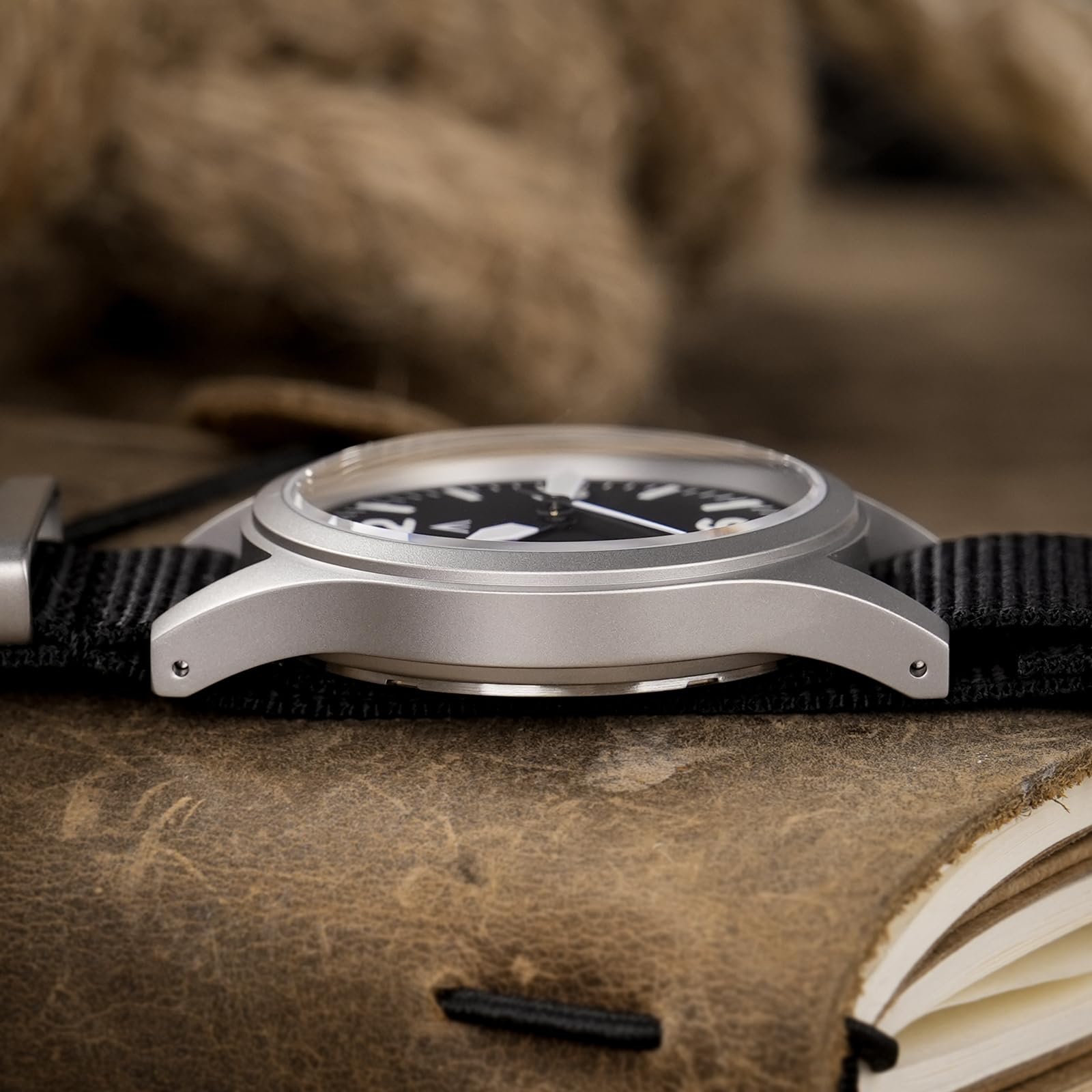 Militado ML05 VH31 - Orologio al quarzo da uomo, 38 mm, con vetro zaffiro bombato, super luminoso, stile retrò, impermeabile fino a 100 m