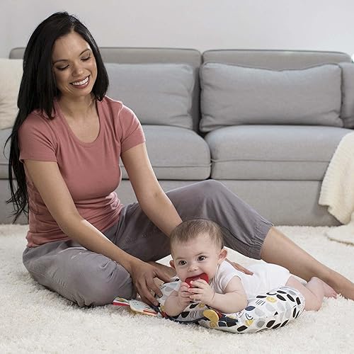 Miniatura 5 de Boppy Almohada de apoyo para el abdomen arco iris moderno blanco y negro con juguetes de dentición un tamaño más pequeño para un tiempo cómodo de