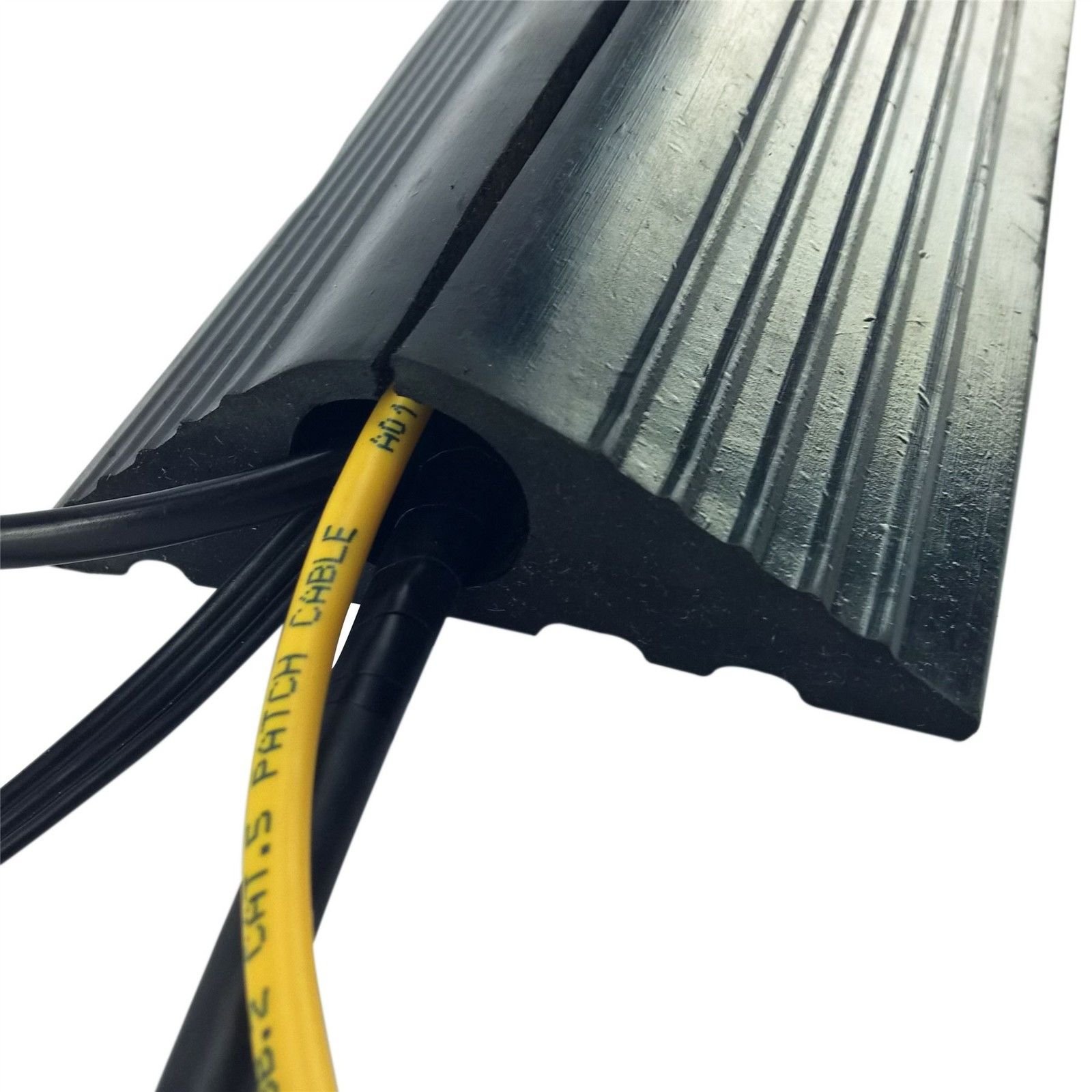 On1shelf Protector de cable de goma industrial para exteriores, cubierta de alambre de seguridad, negro 1 m, 100 cm, resistente, agujero de 20 mm, cubierta de cable de extensión larga, rampa