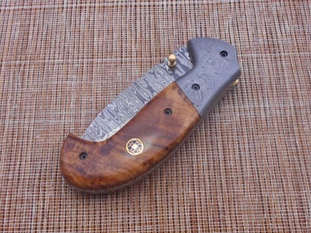 7.5" Folding Knife, Hand Forged Twist Pattern Damascus Steel Rose Wood Scale with Damascus Bolster Pocket Knife, Equipped with Brass Liner Lock & Thumb knob, Cow Hide Leather Sheath
