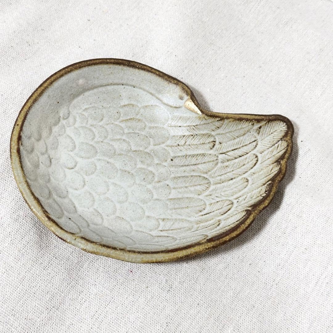 Amazon.co.jp: よしざわ窯 oldwhite 白鳥の小皿1客 ＜金彩＞ : ホーム