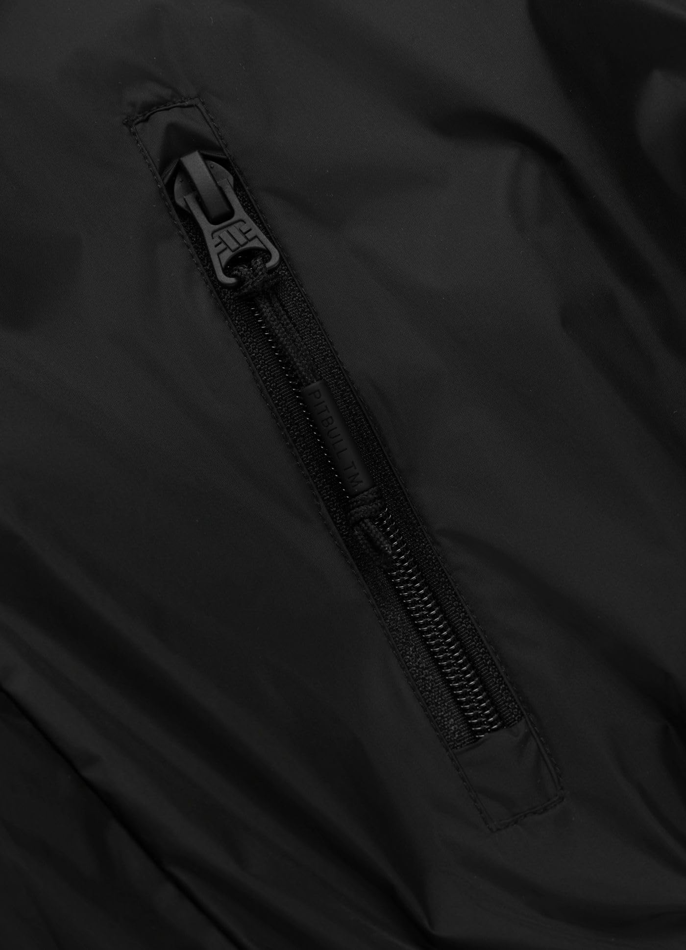 PITBULL - Übergangsjacke Herren mit Kapuze ATHLETIC TAPE, Winddichte Herren Jacke, Softshell Kapuzenjacke mit Reißverschluss, Bequeme Seitliche Taschen, Frühlingsjacke, Softshelljacke
