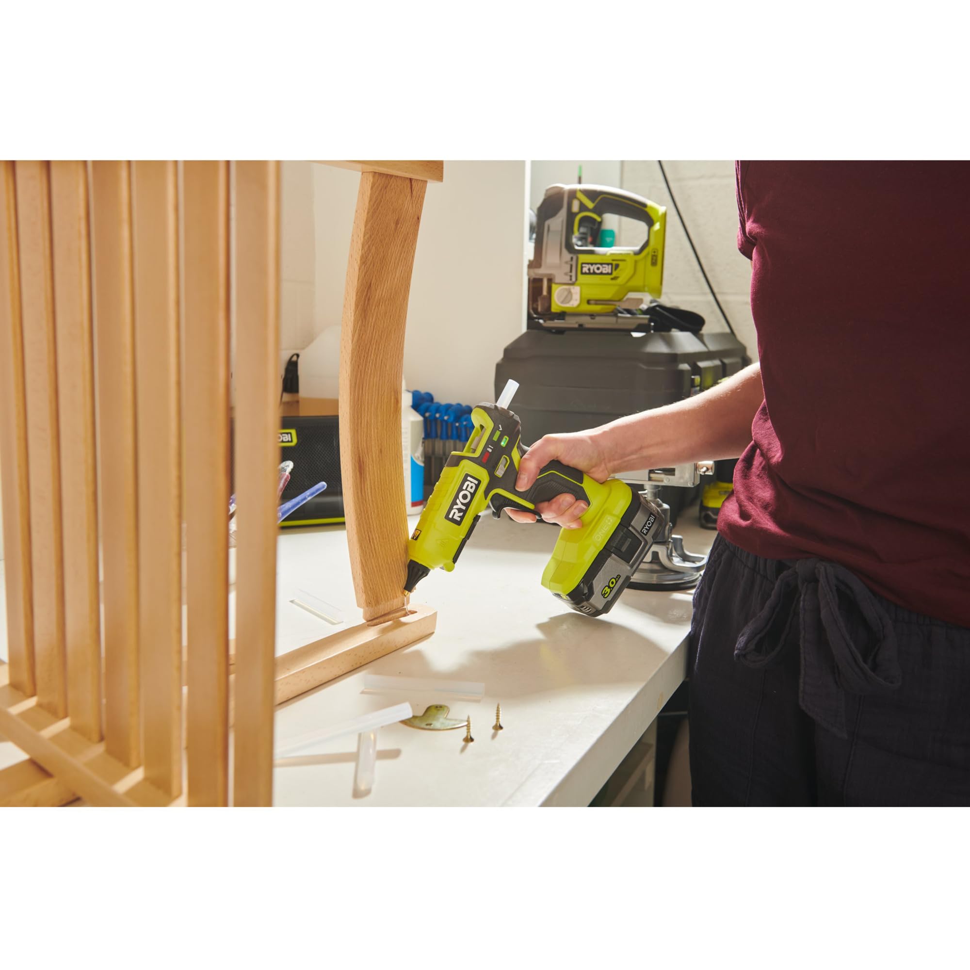 RYOBI 18 V ONE+ Akku-Heißklebepistole RGL18-0, Flexible Klebepistole für Heimwerker, 11/12 mm Klebesticks, 2 min Aufheizzeit, ohne Akku und Ladegerät