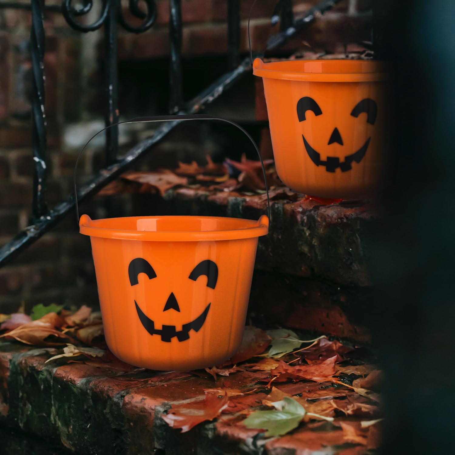 com-four® 4X Halloween Kürbis Eimer - Kunststoff-Eimer im Kürbis-Design zum Sammeln von Süßigkeiten - Sammel-Tasche mit Henkel für Halloween