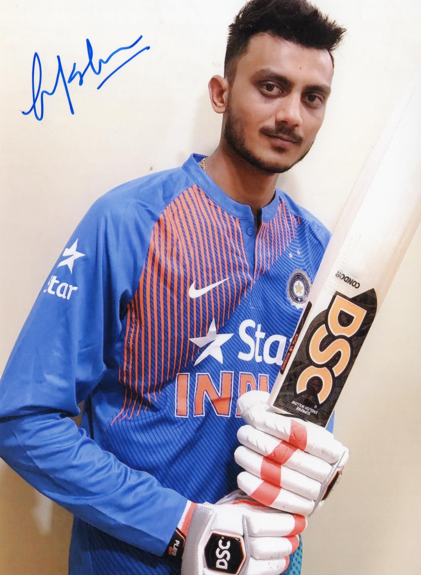 5x7 Inches Original Autographed Photo of Indian Cricketer Axar Patel-image-46