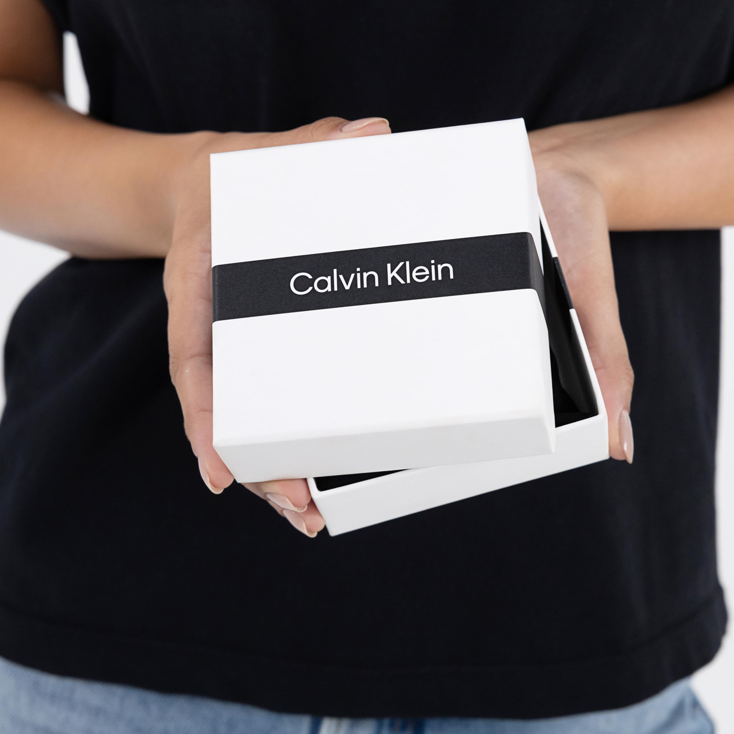Calvin Klein Damski pierścionek z kolekcji MINIMAL LINEAR ze stali nierdzewnej ozdobiony kryształami - dostępny w kolorze srebrnym, złotym lub różowego złota