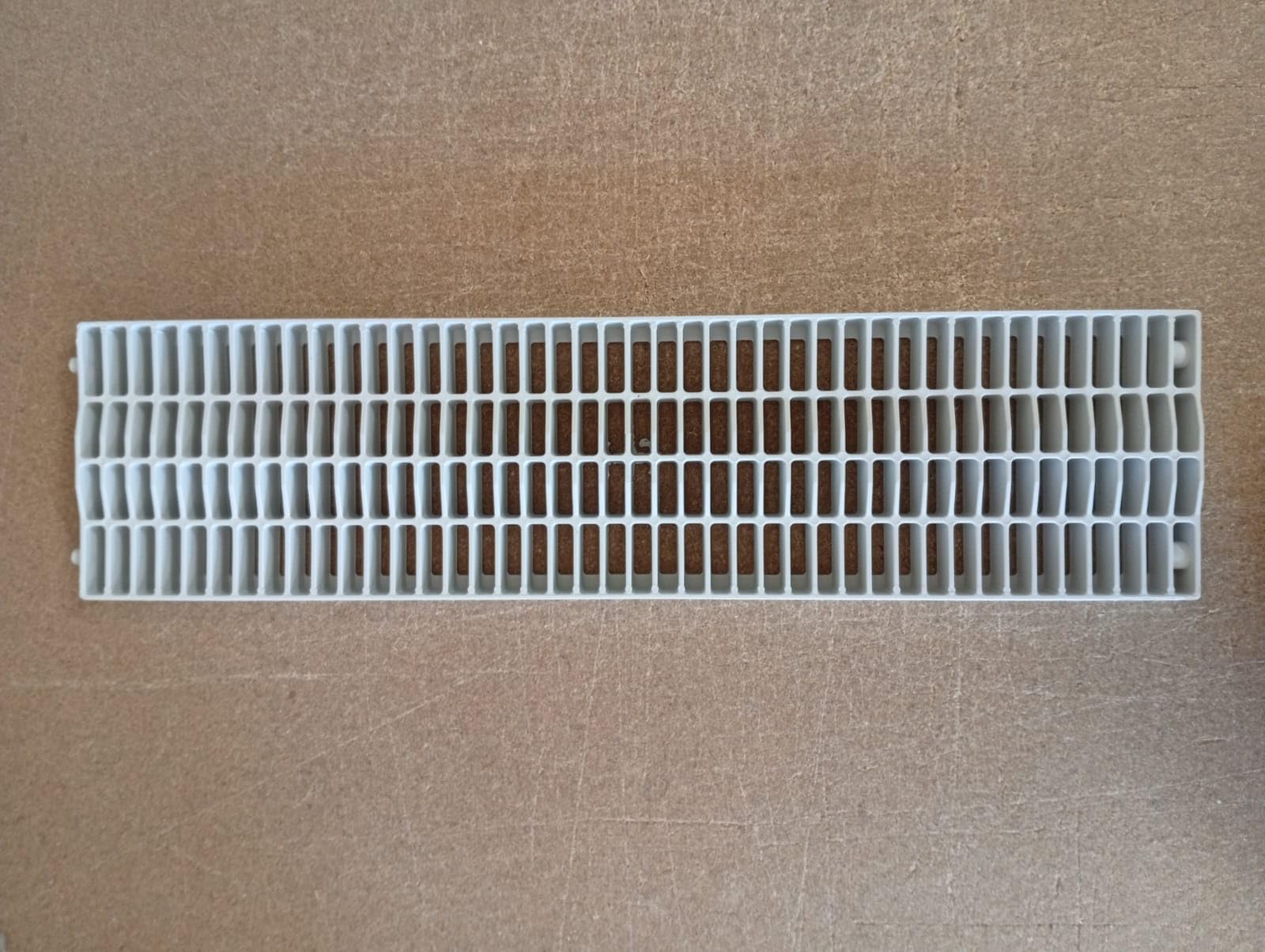 Griglia Ricambio per Canaletta Drenaggio Acqua Piovana - Grigliato modulare per canalina in Plastica 13x50 e 20X50 - Antiscivolo Antitacco - Grigio chiaro - Made in Italy (CM 13X50X2, N° 8 GRIGLIE)