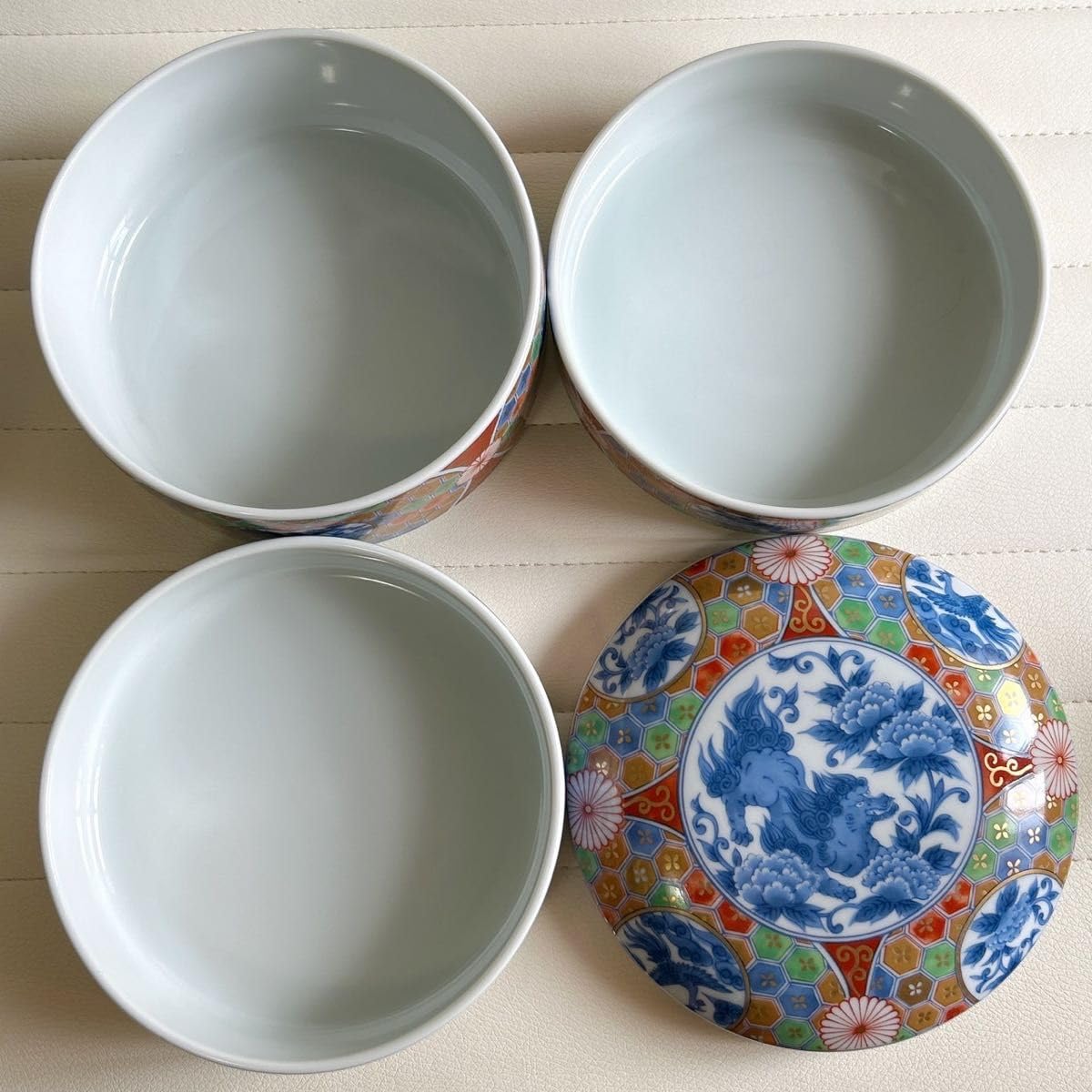 古伊万里 庫山窯 亀甲紋獅子 三段重 蓋付き 前畑 金彩 陶器 重箱 Amazon.co.jp: 前畑陶器 庫山窯 亀甲紋獅子 三段重 おせち器