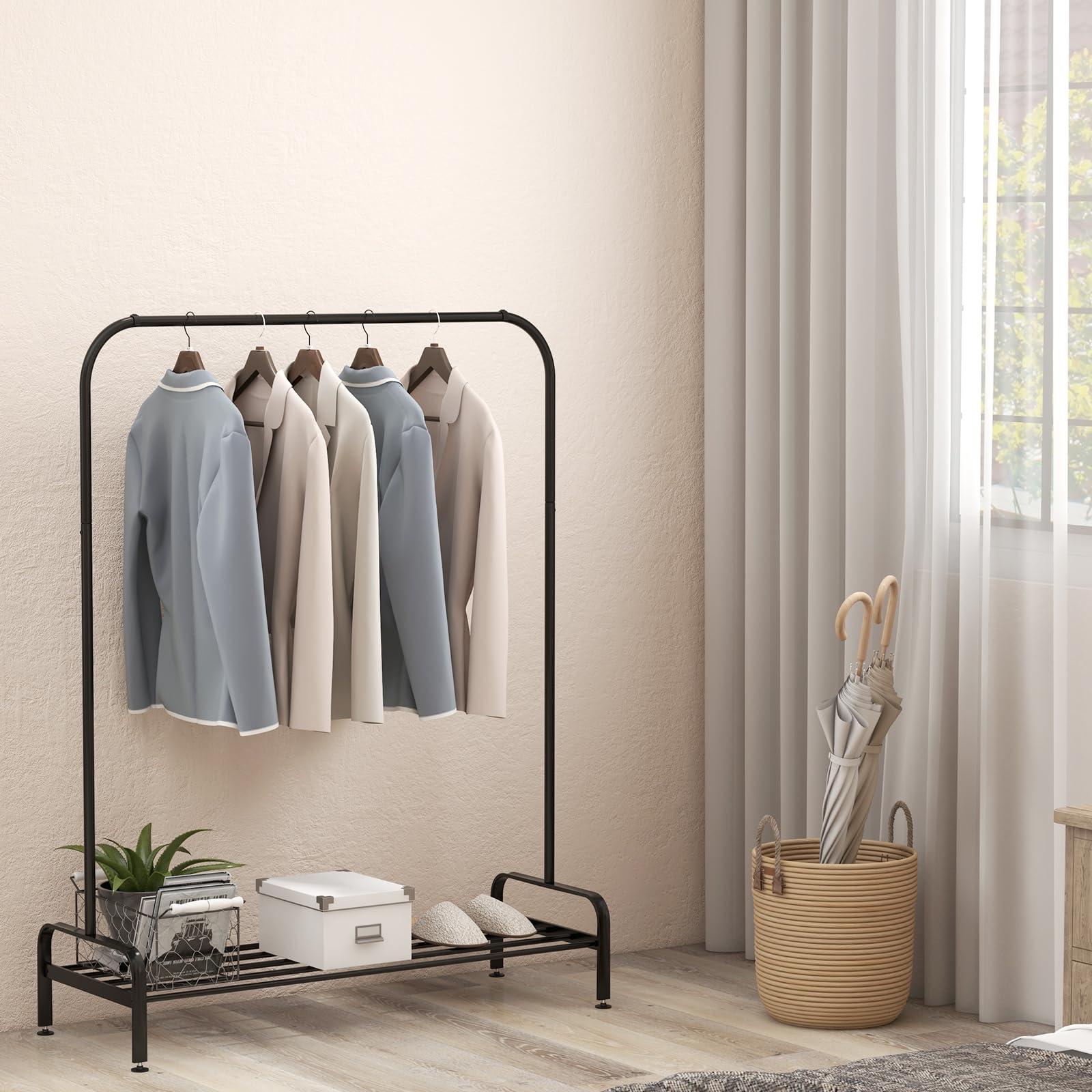 HOMASIS Stand Appendiabiti da Terra, Porta Abiti con Ripiano e 2 Ganci, Scaffale Portaoggetti Multifunzionale, Stender Salvaspazio per Camera da Letto, Negozio di Abbigliamento, 112 x 42 x 145cm, Nero