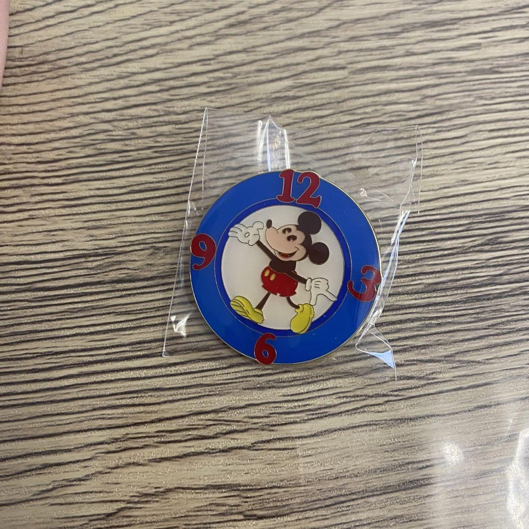 【セット売り】ミッキー　世界の旅コレクションピンバッジ　まとめ　13個 いろんなキャラのミッキー型ピンバッジ！東京ディズニーリゾート