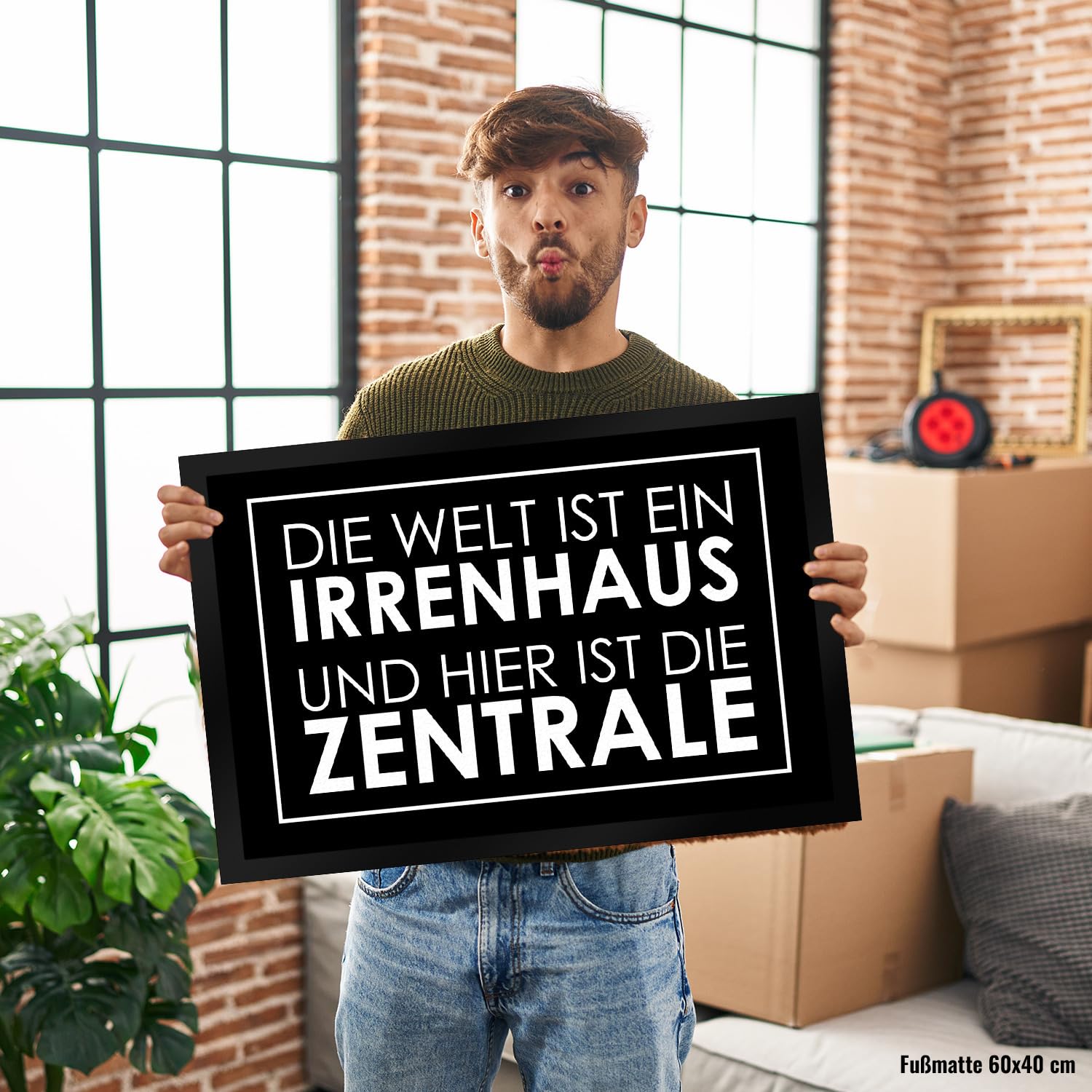 speecheese Fußmatte XXL in 50x75 cm - Die Welt ist EIN Irrenhaus und Hier ist die Zentrale in Schwarz mit frechem Spruch als Geschenk für chaotische Familien Studenten Wohnungen oder einfach