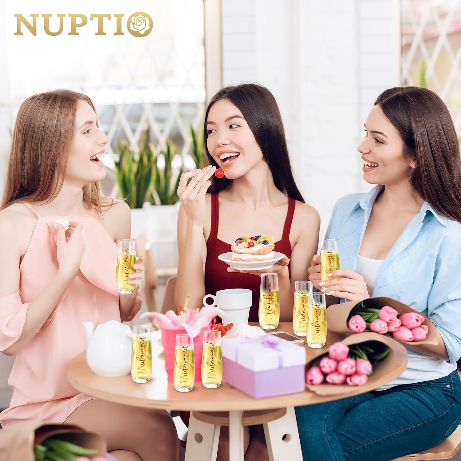 Nuptio Copas de champán para regalo de boda: juego de 8 vasos grabados Bride Bridesmaid Dama de honor champán Prosecco Glasses Gold Tumbler Fiesta Copa de champán Flautas de champán regalo sin tallo