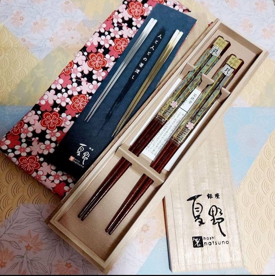 【新品】銀座夏野　高級夫婦箸　純金箔 銀彩箔　貝　若狭塗　桐箱入り　贈り物 Amazon | 銀座夏野 高級夫婦箸 純金箔 銀彩箔 貝 若狭塗 | ノー