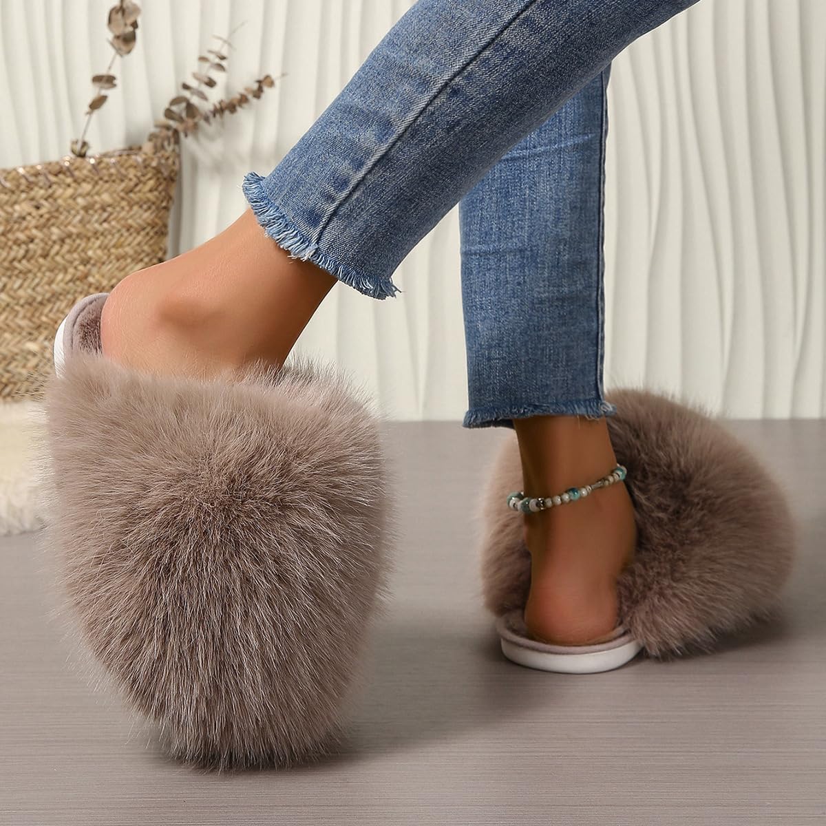 Epsion Womens Fluffy Faux Fur Slippers Winter Fashion Plush House Shoes Non-Slip Warm Indoor/Outdoor Slides Memory Foam